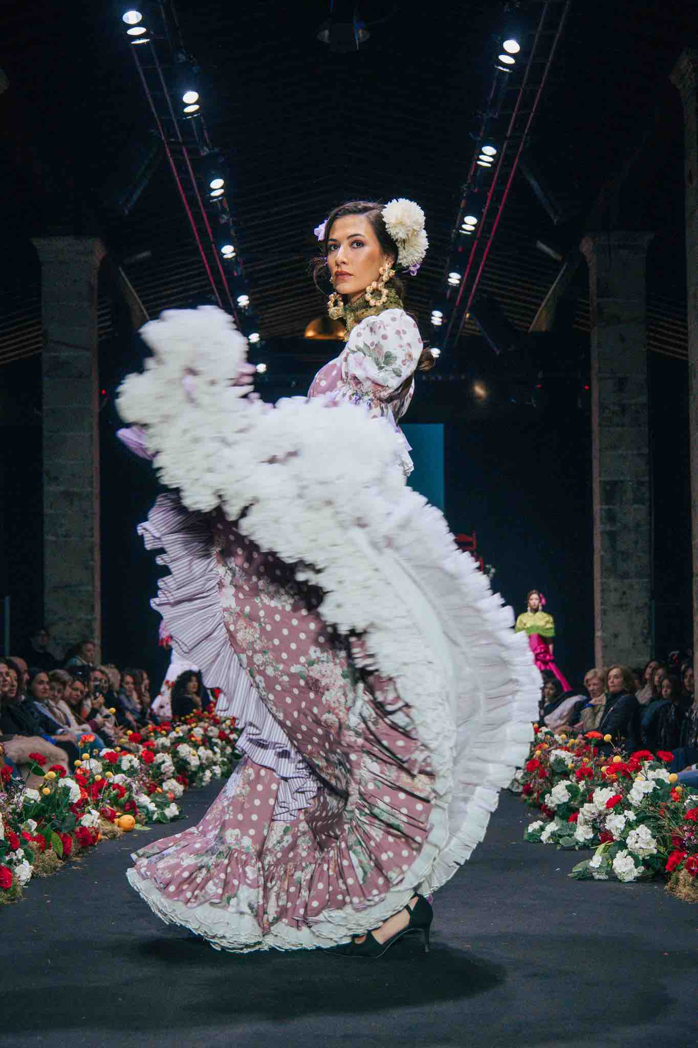 Alquiler Vestido canastero lila y blanco, mangas abullonadas y borlas de Flecos. | Jointy