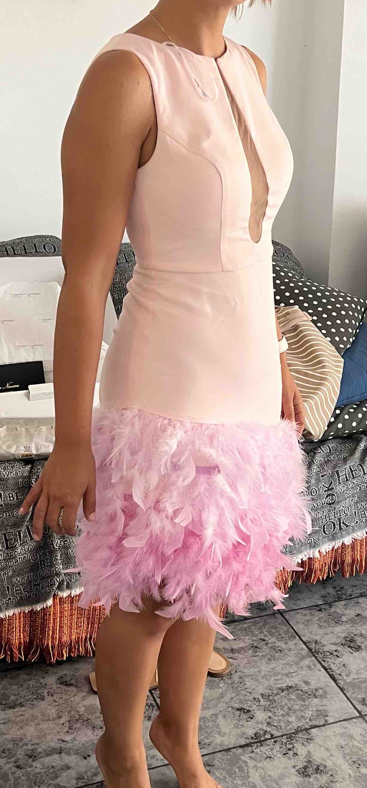 Alquiler Vestido plumas silvia navarro | Jointy