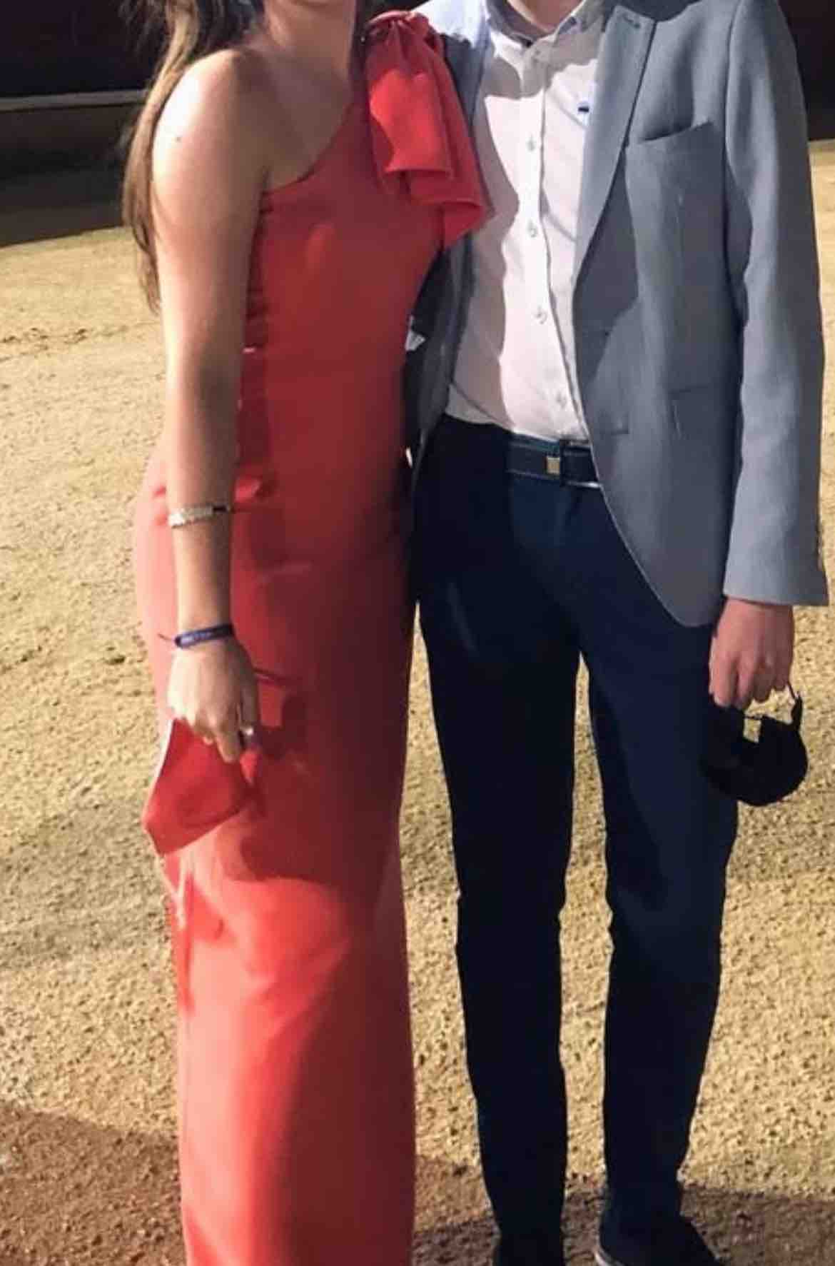 Alquiler Vestido de graduación coral | Jointy