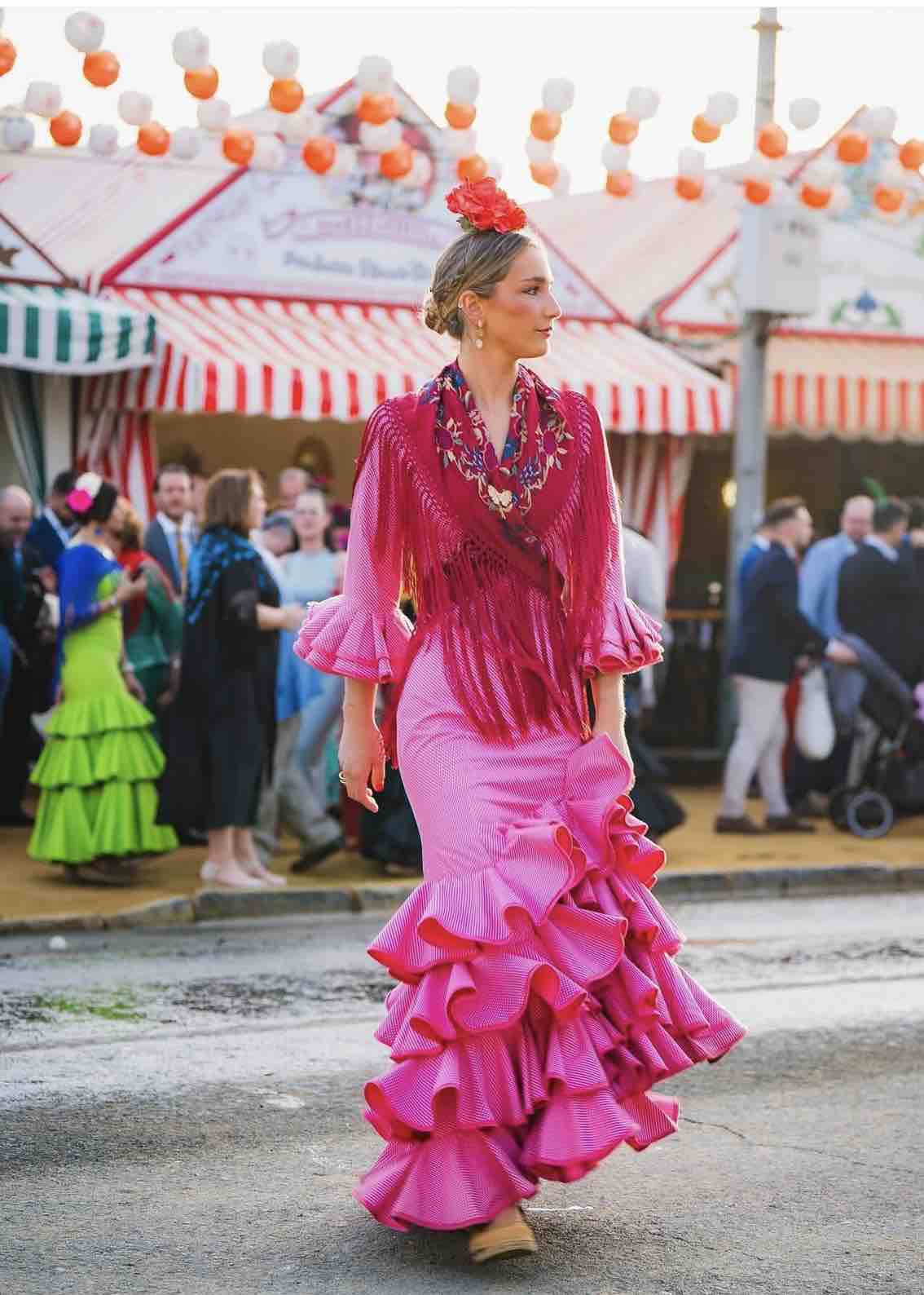 Alquiler Traje de flamenca fucsia con lunar blanco | Jointy