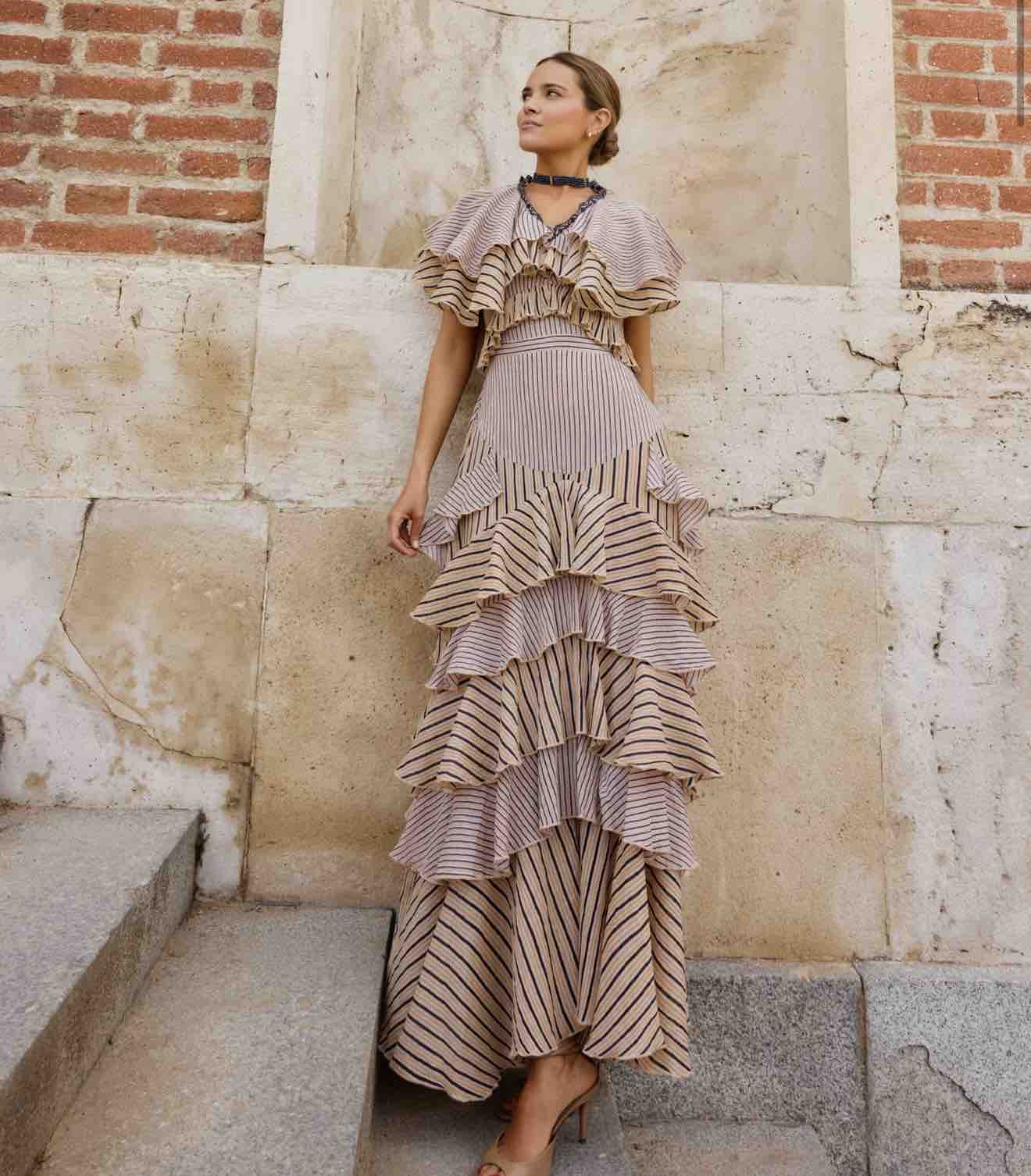 Alquiler Vestido volantes Nesines | Jointy