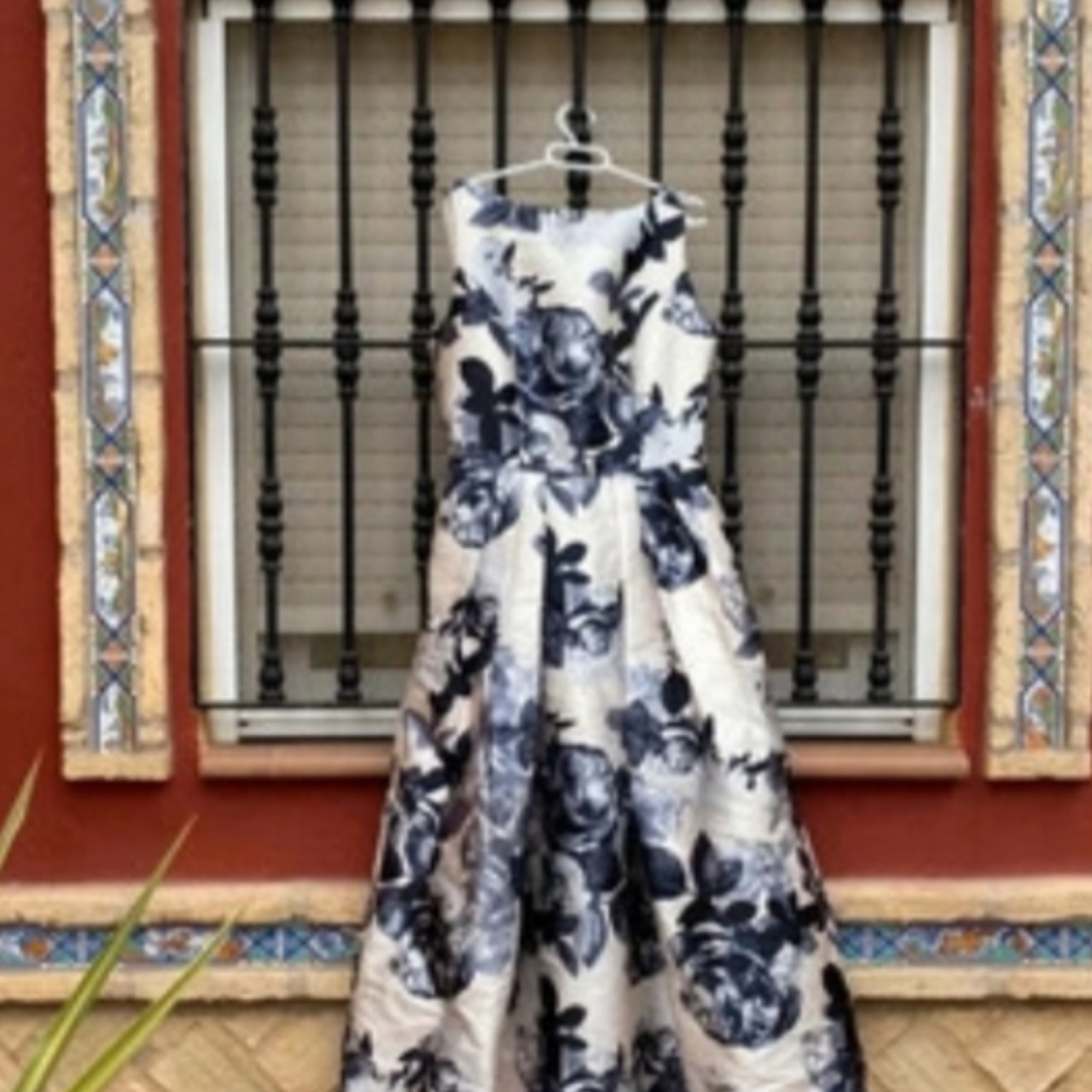 Alquiler Vestido invitada blanco y negro | Jointy