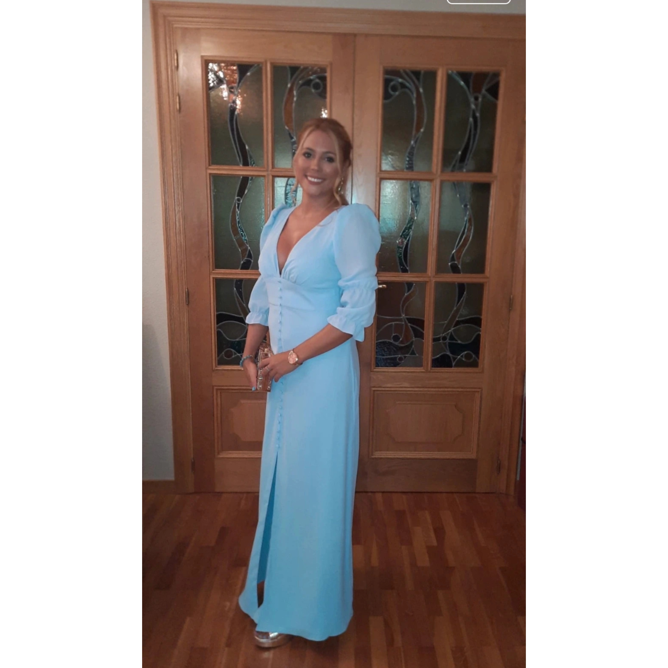 Alquiler vestido azul celeste mangas abullonadas y botones | Jointy