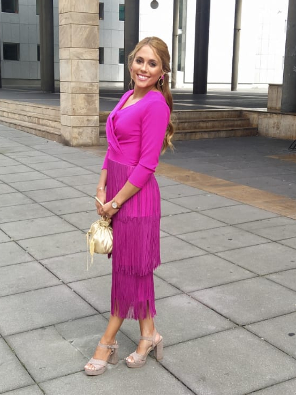 Alquiler vestido fucsia flecos Juan Bernal | Jointy