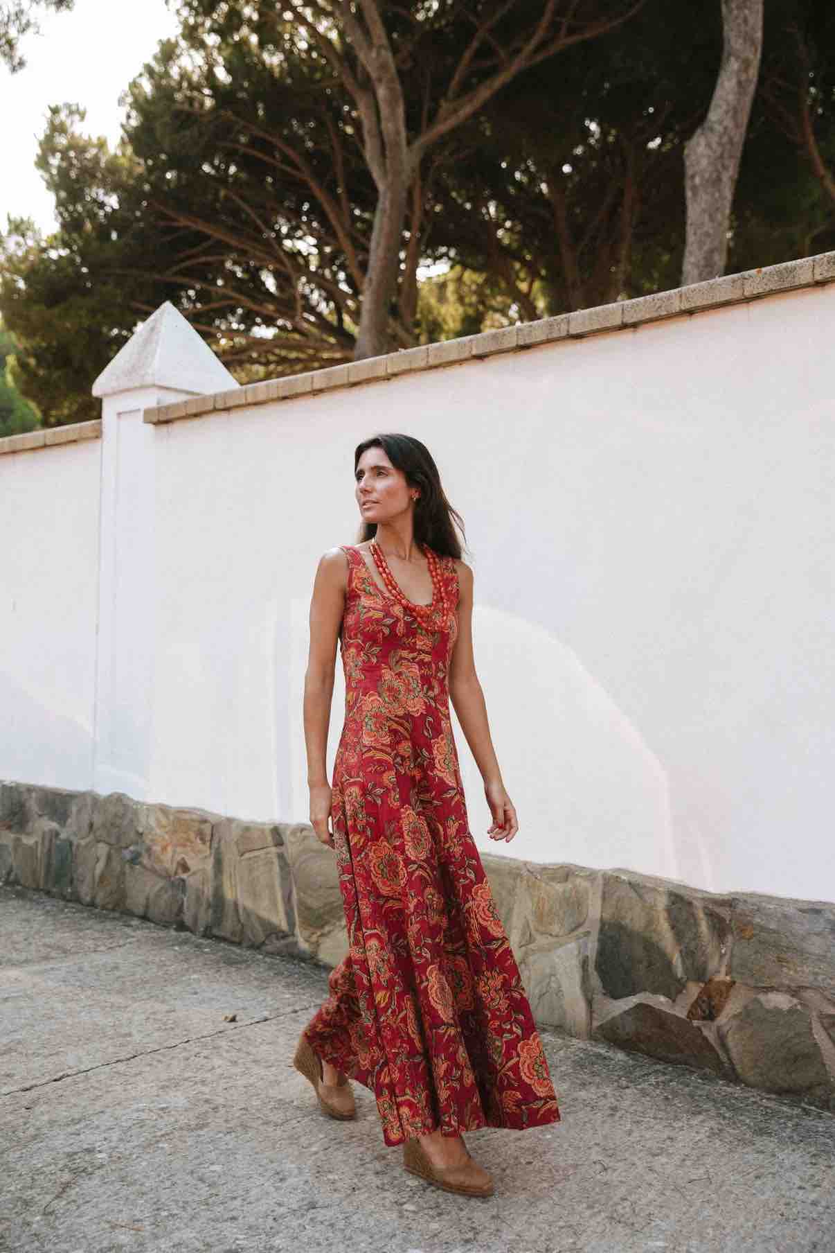 Alquiler Vestido Esedetres rojo con flores | Jointy