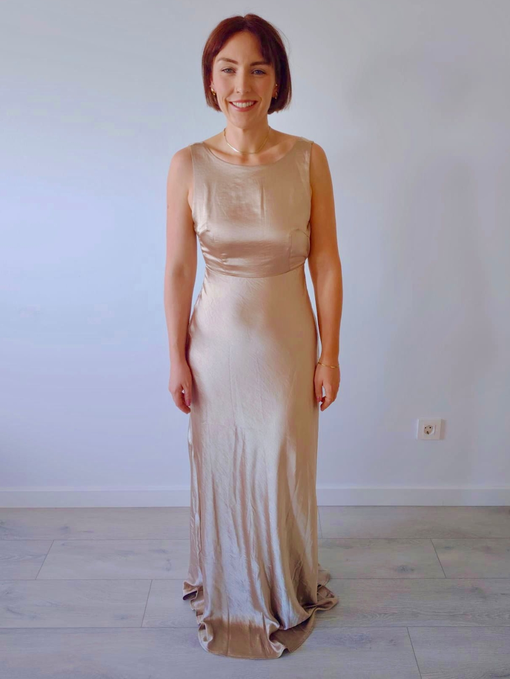 Alquiler Vestido largo de satén color champán | Jointy