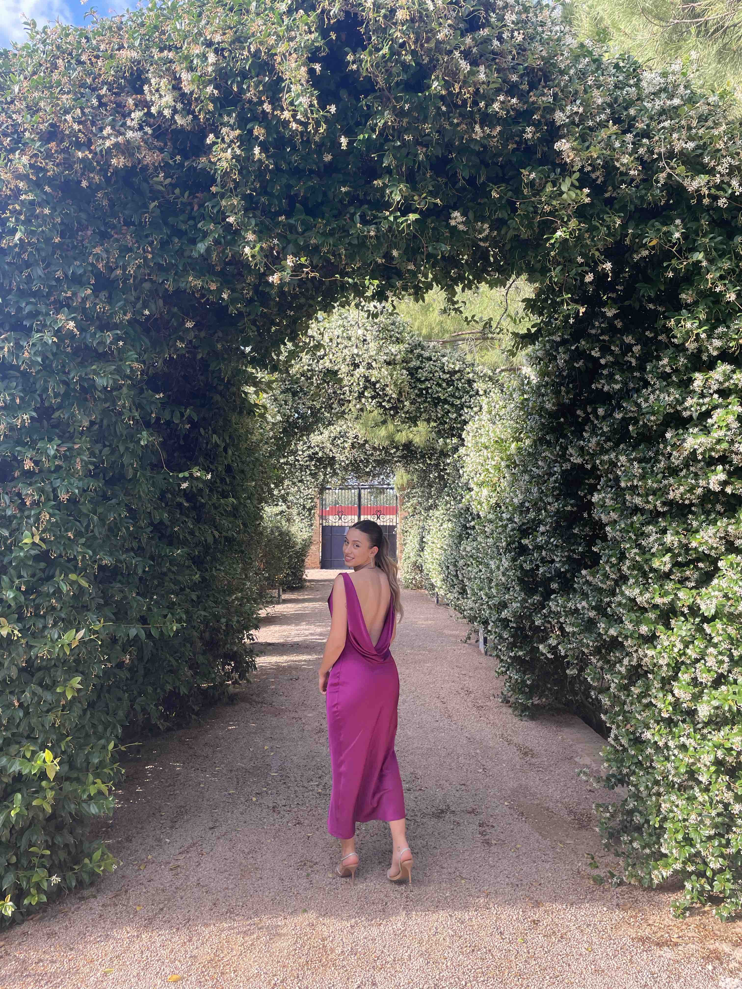 Alquiler Vestido satinado fucsia KAOÂ – Espalda abierta | Jointy