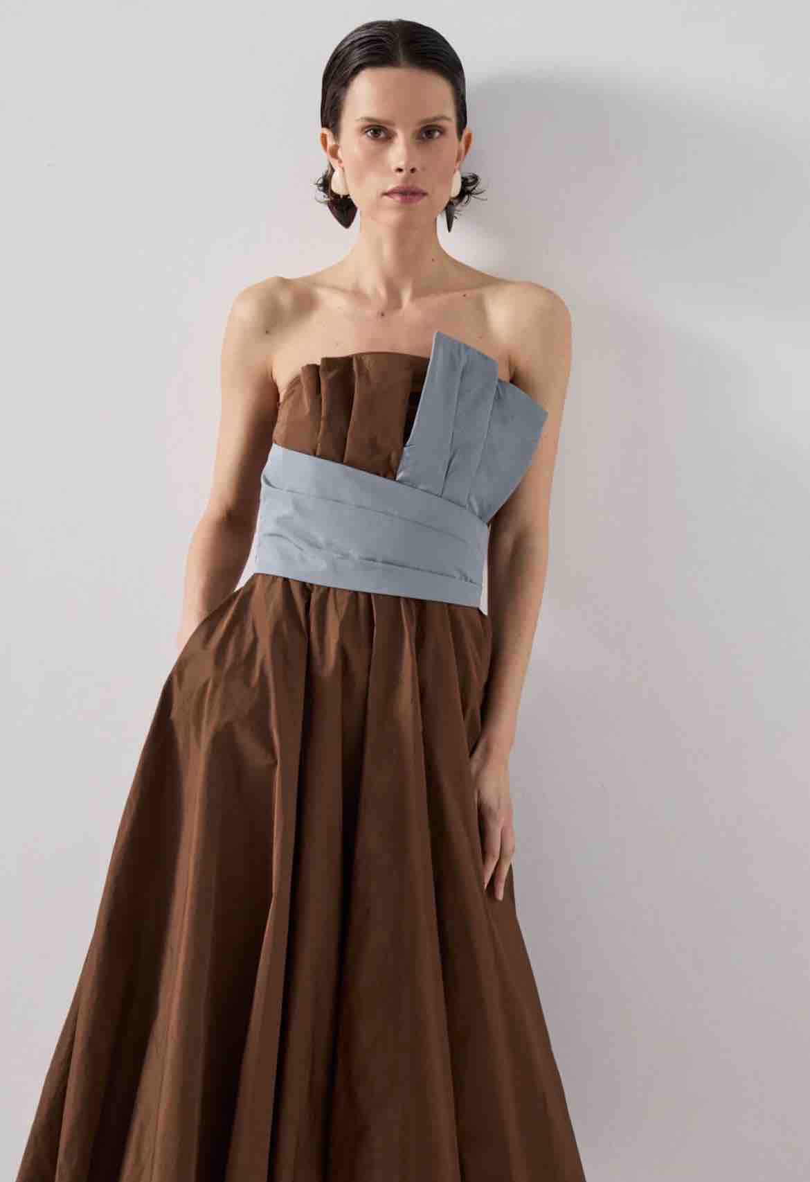 Alquiler Vestido marrón y azul | Jointy