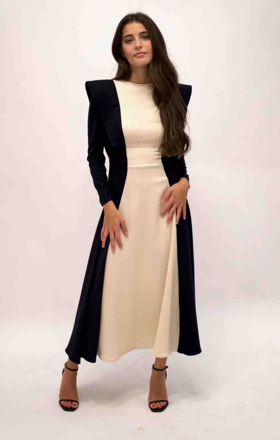 Alquiler Elegante vestido marino IQ | Jointy