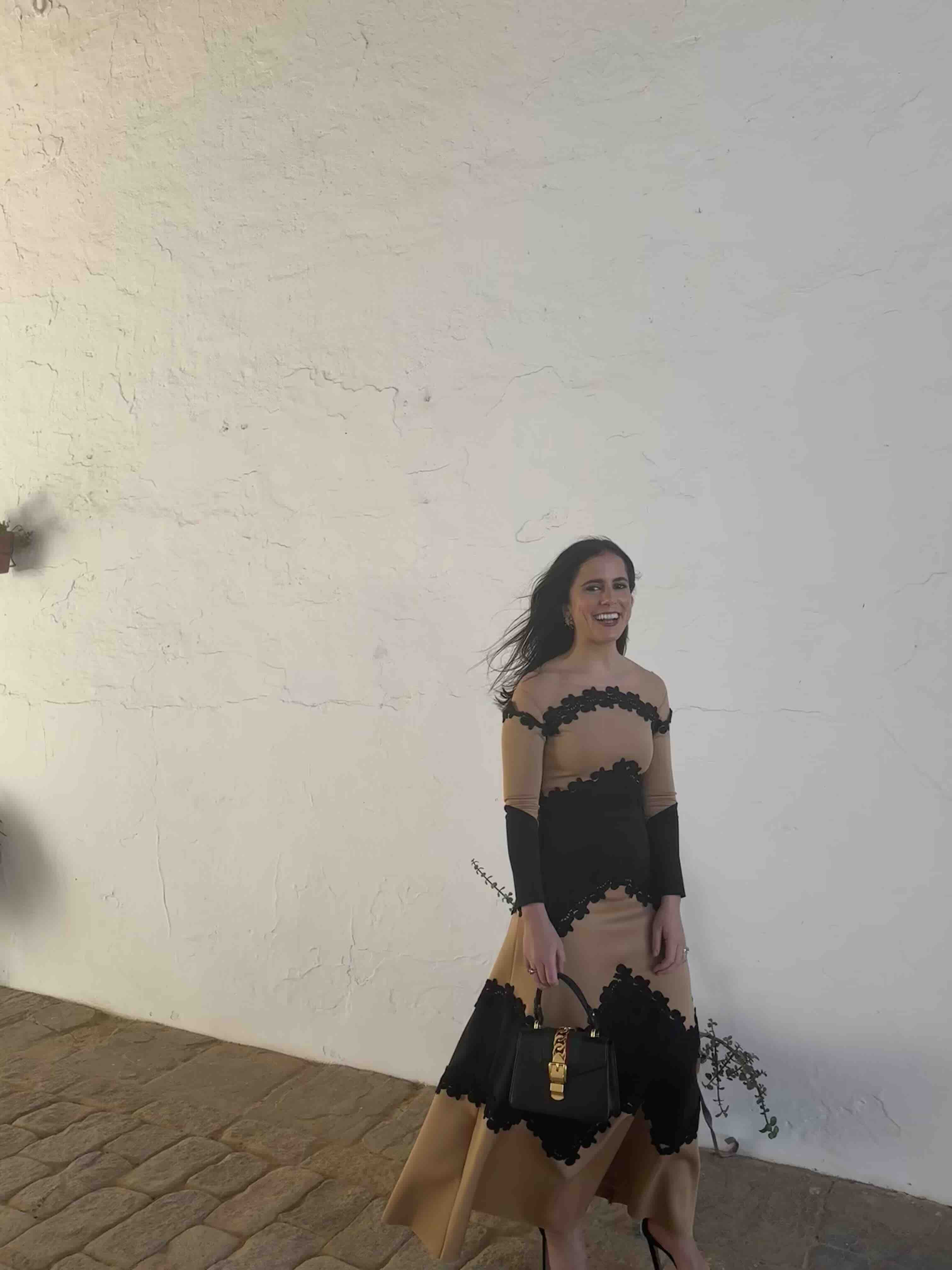 Alquiler Vestido bicolor beige y negro | Jointy