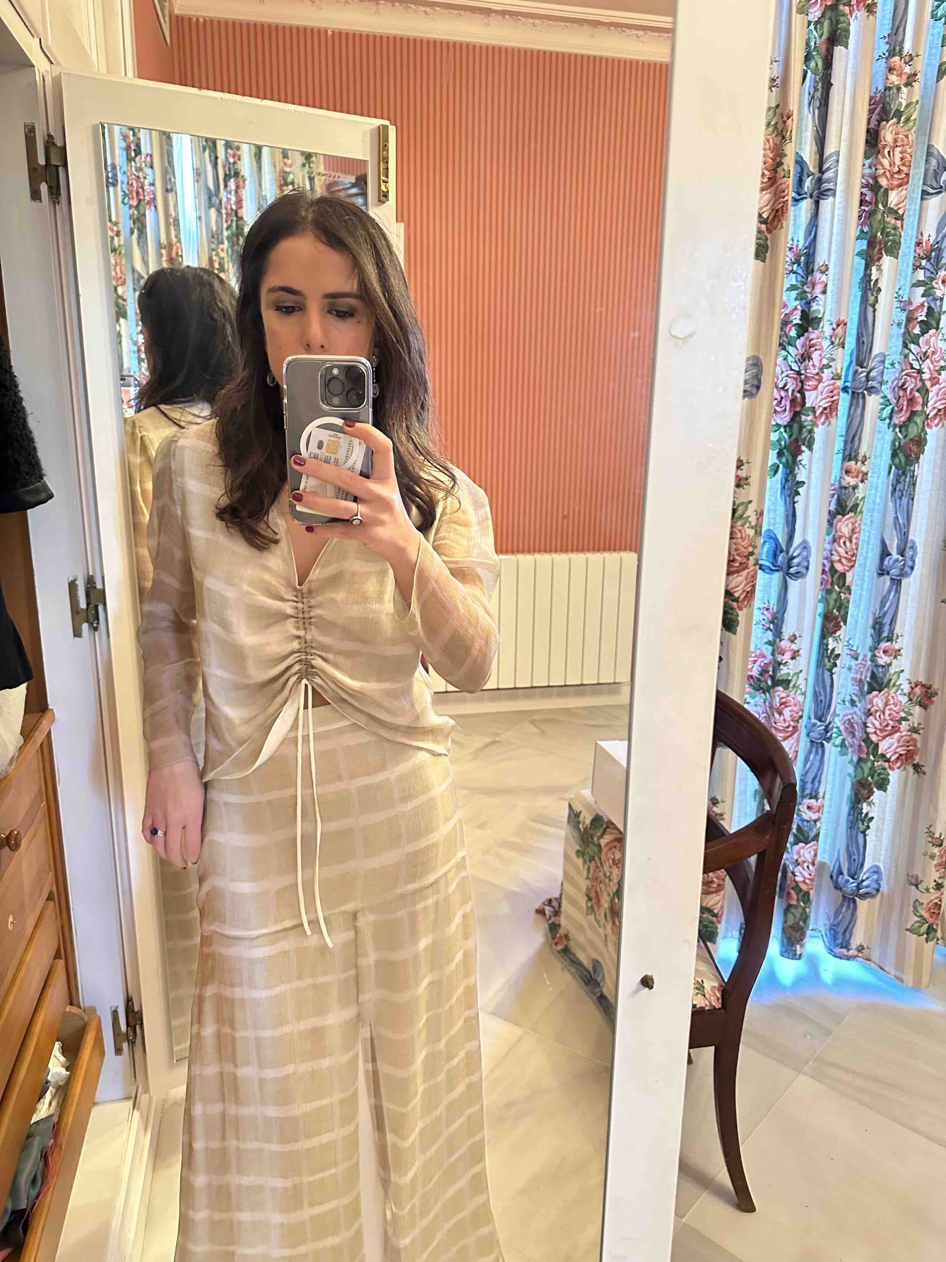 Alquiler Conjunto de seda verde | Jointy