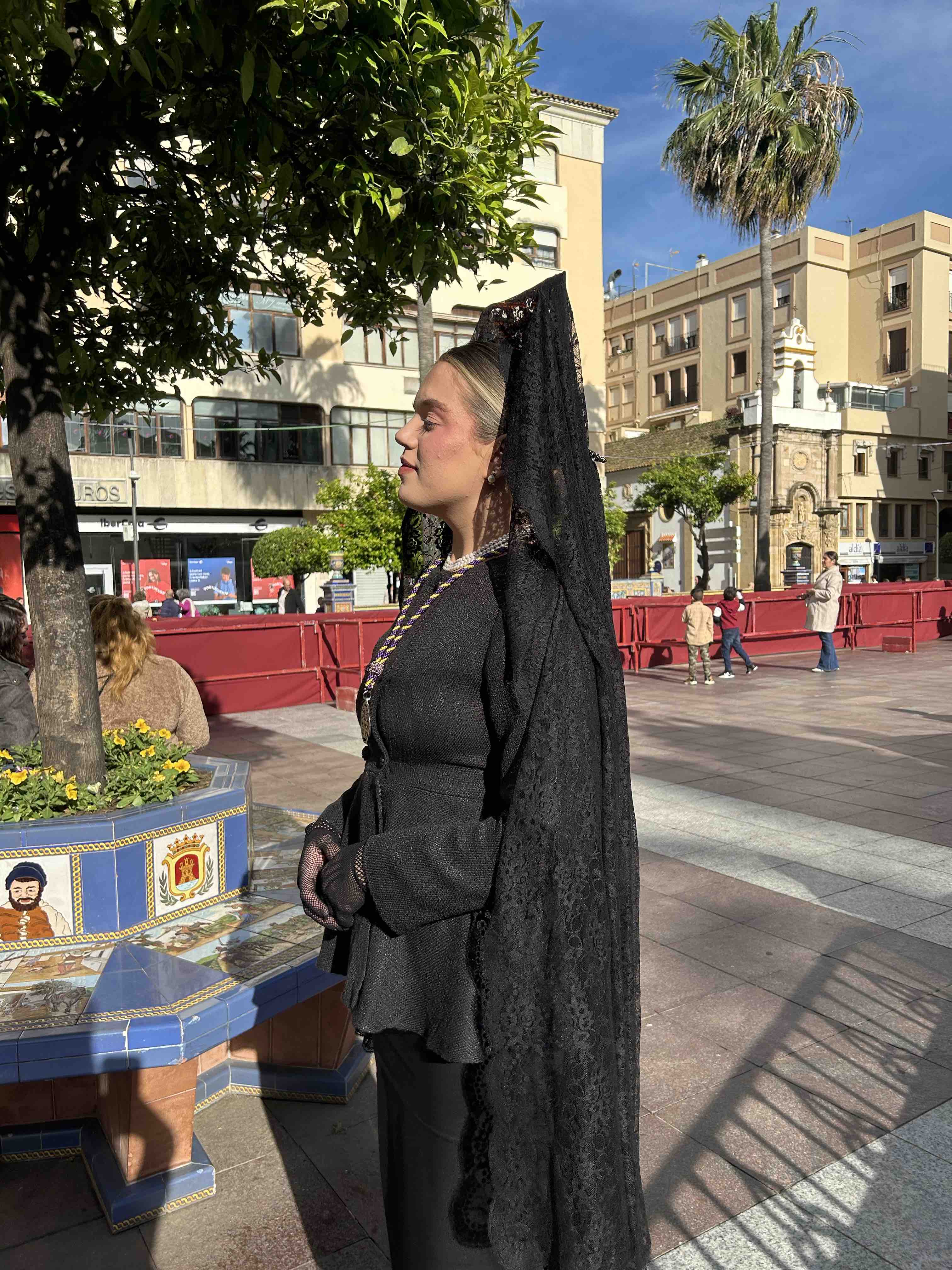 Alquiler Mantilla Negra | Jointy