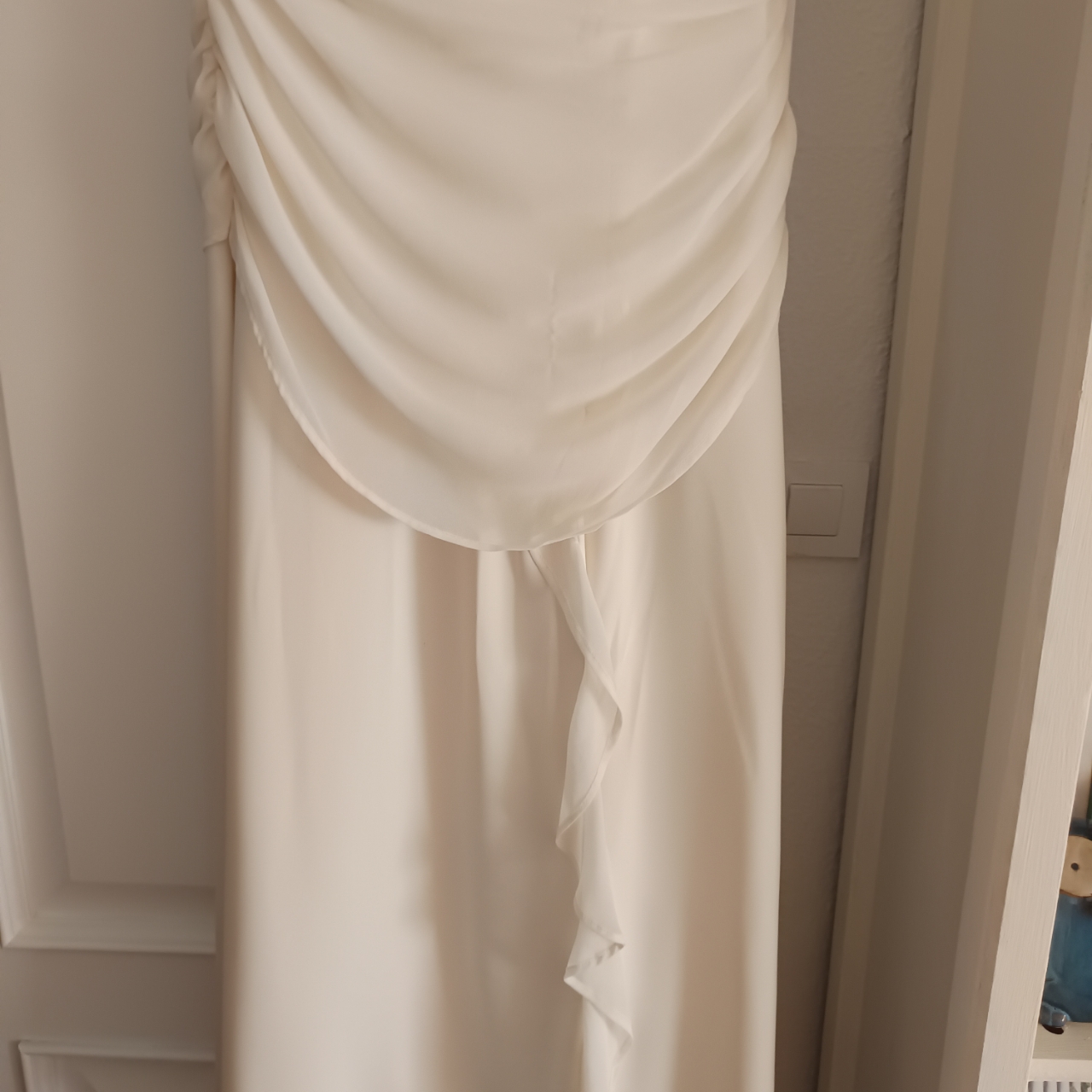 Alquiler vestido beige invitada o aniversario | Jointy