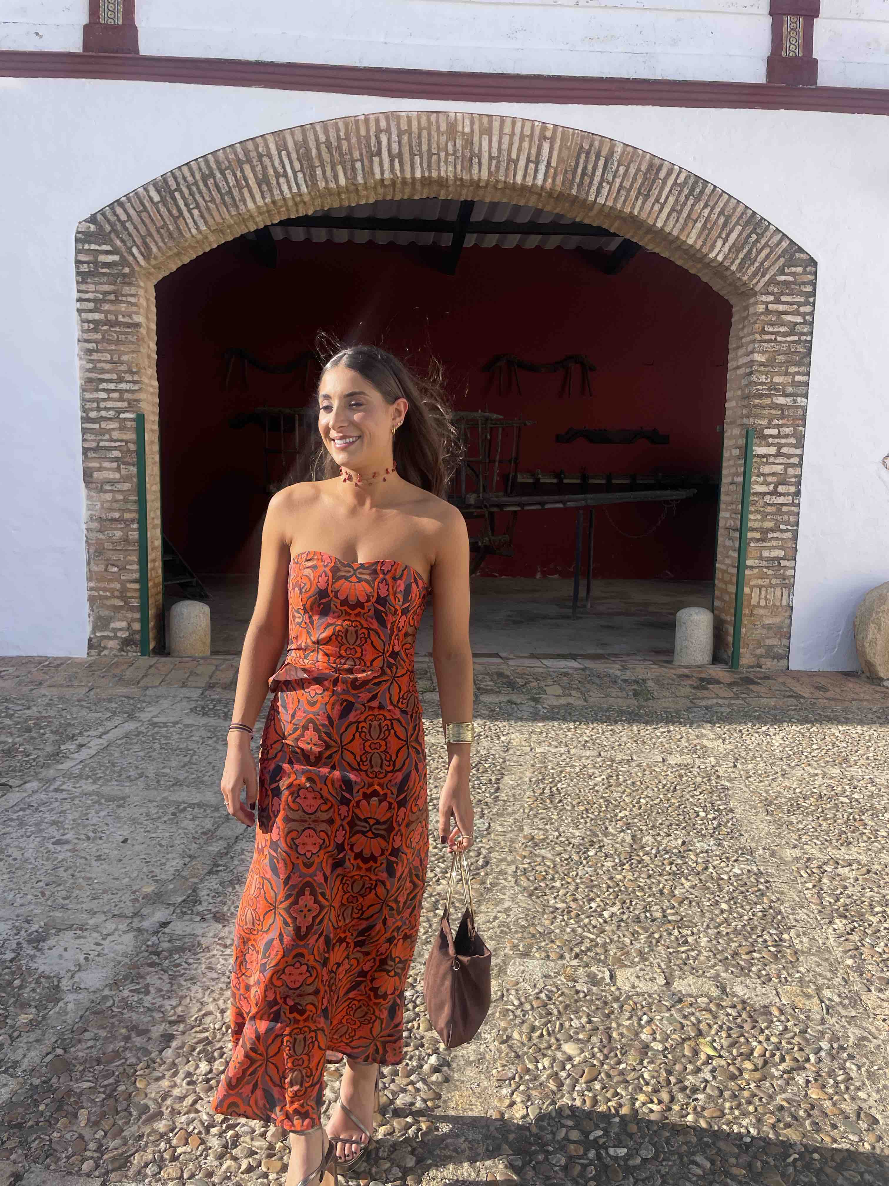 Alquiler Conjunto top y falda invitada boda | Jointy