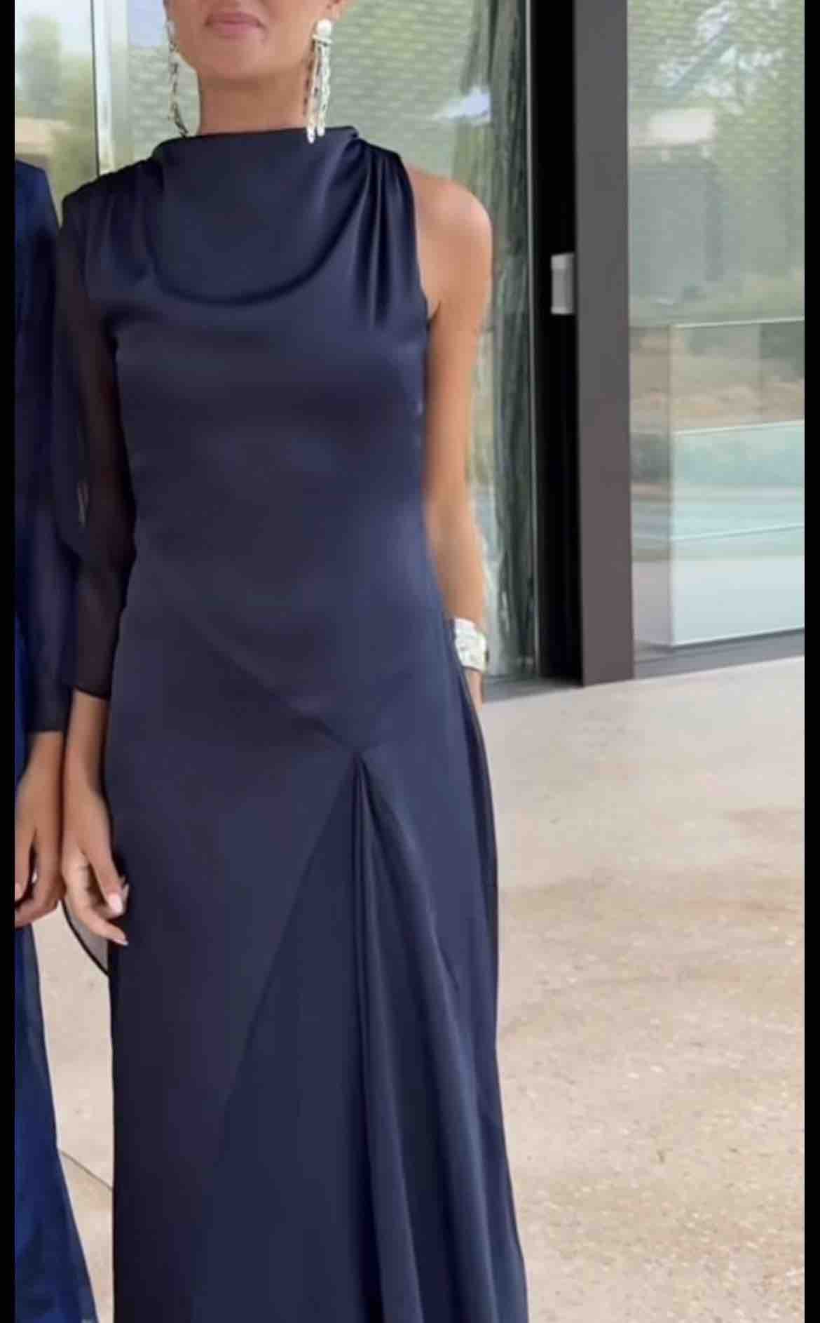 Alquiler Vestifo satinado azul | Jointy