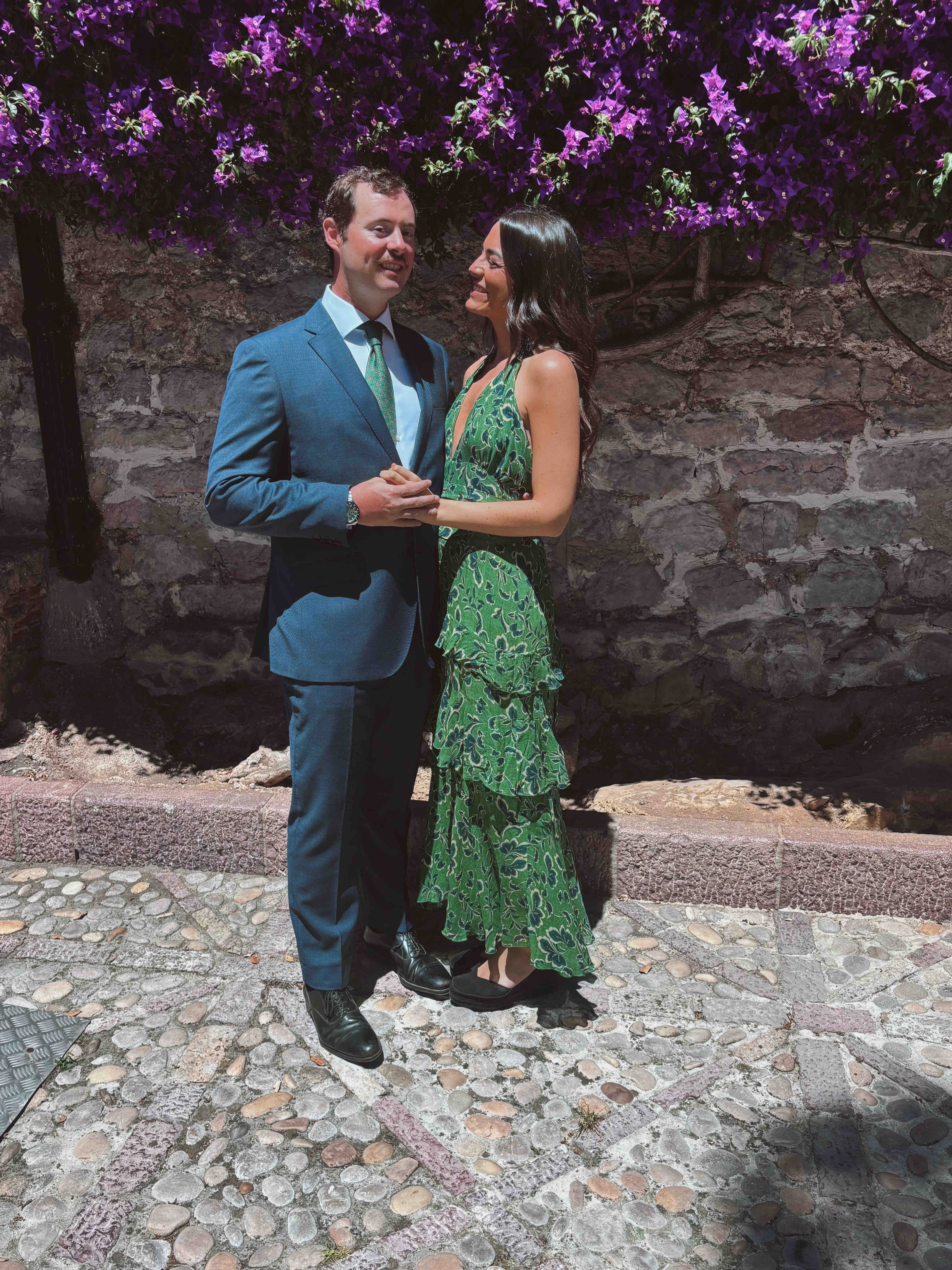 Alquiler Vestido midi verde cuello halter | Jointy