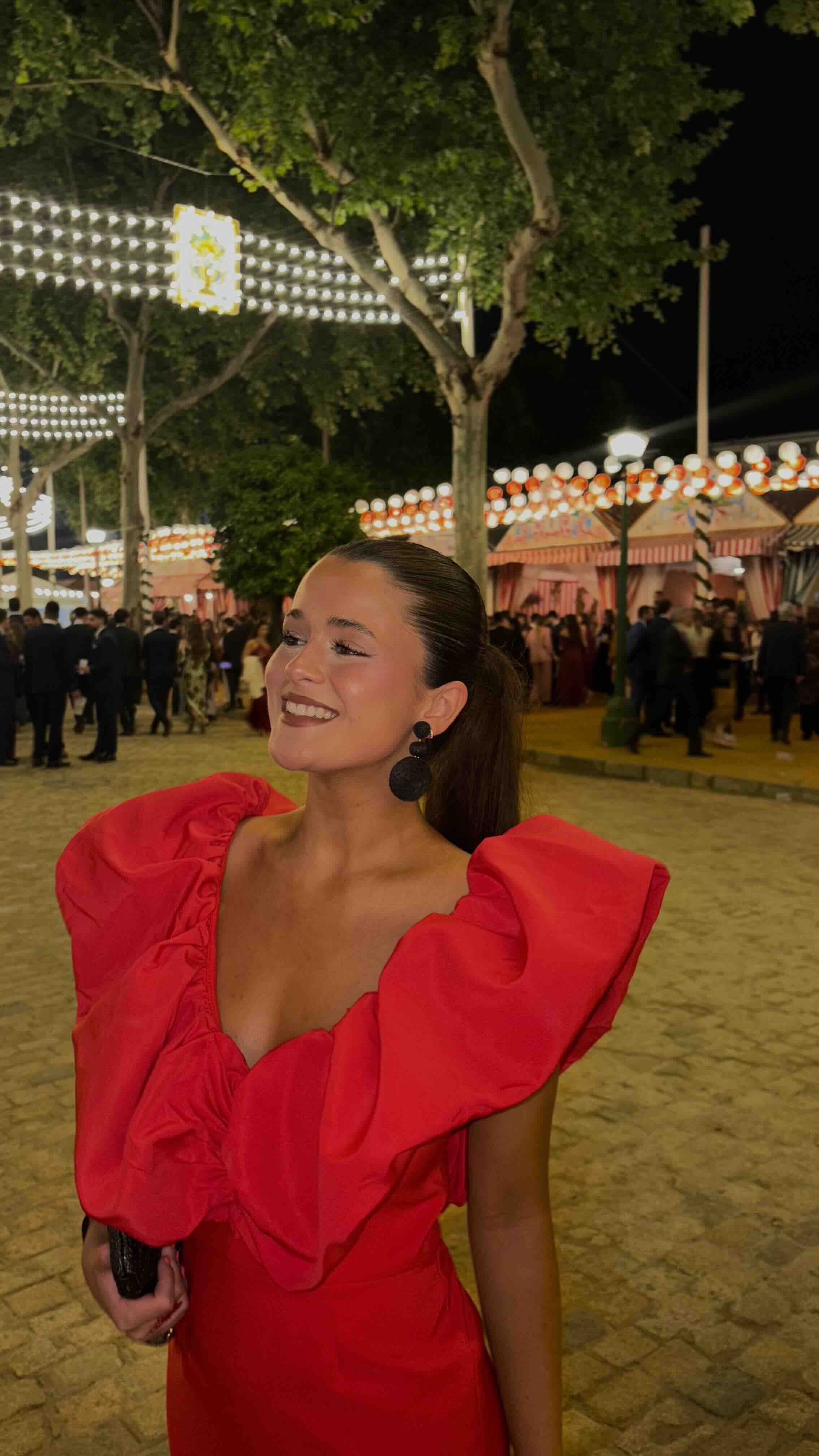 Alquiler vestido rojo volante | Jointy