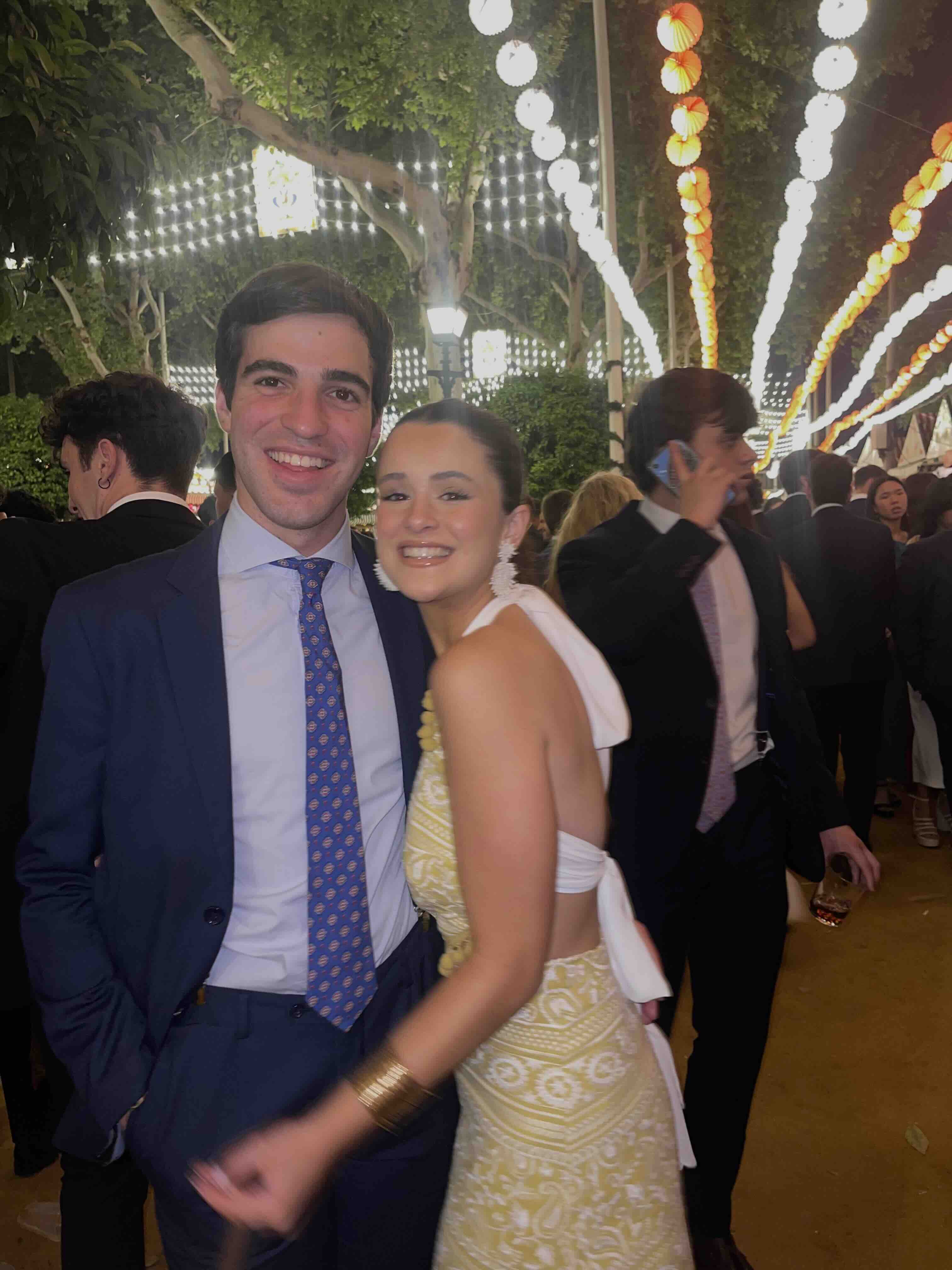 Alquiler vestido amarillo coosy | Jointy