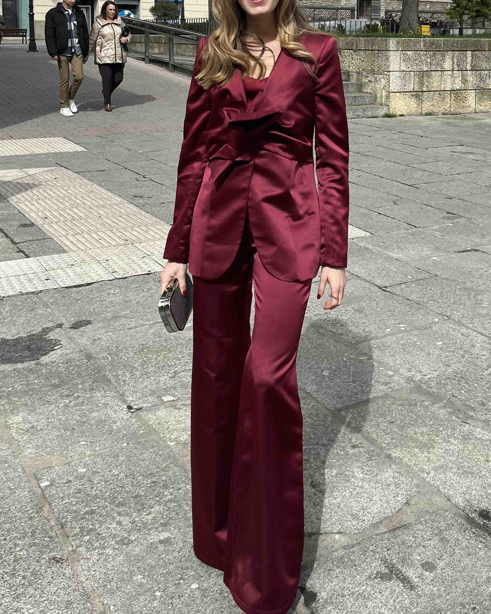 Alquiler Traje burdeos | Jointy