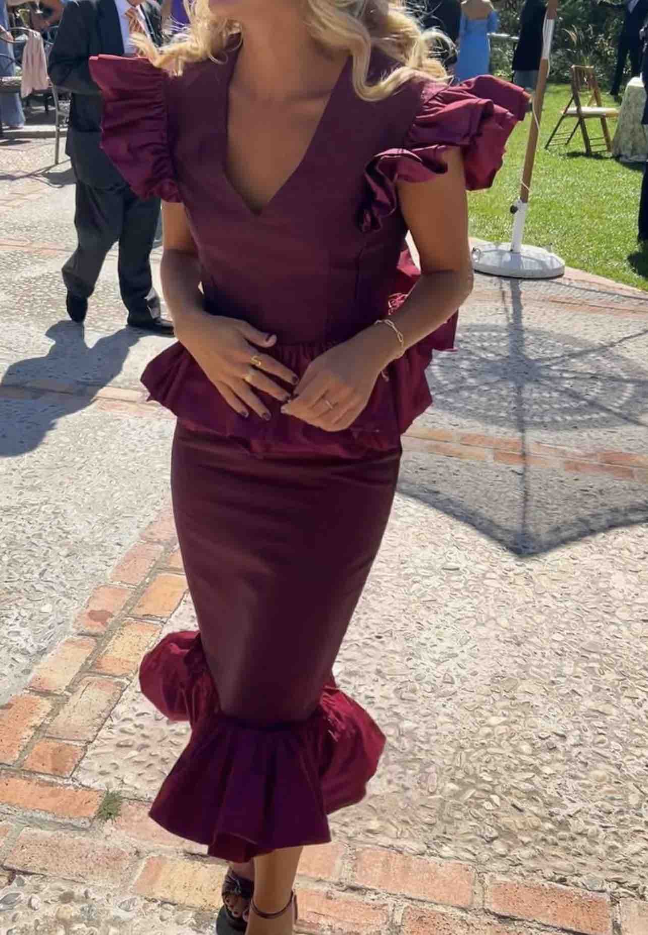 Alquiler Conjunto redondo brand burdeos | Jointy