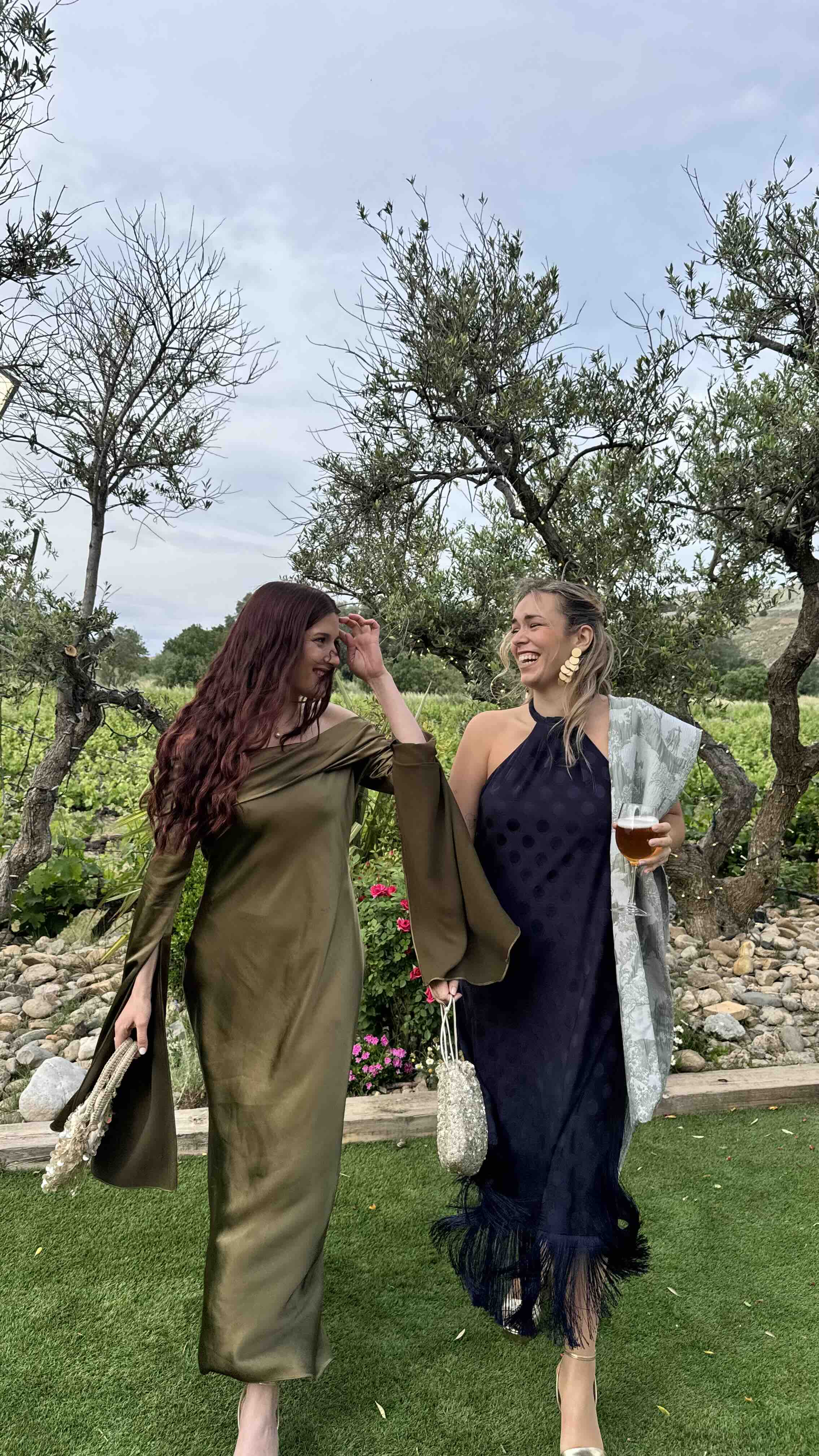 Alquiler Vestido verde oliva satinado | Jointy