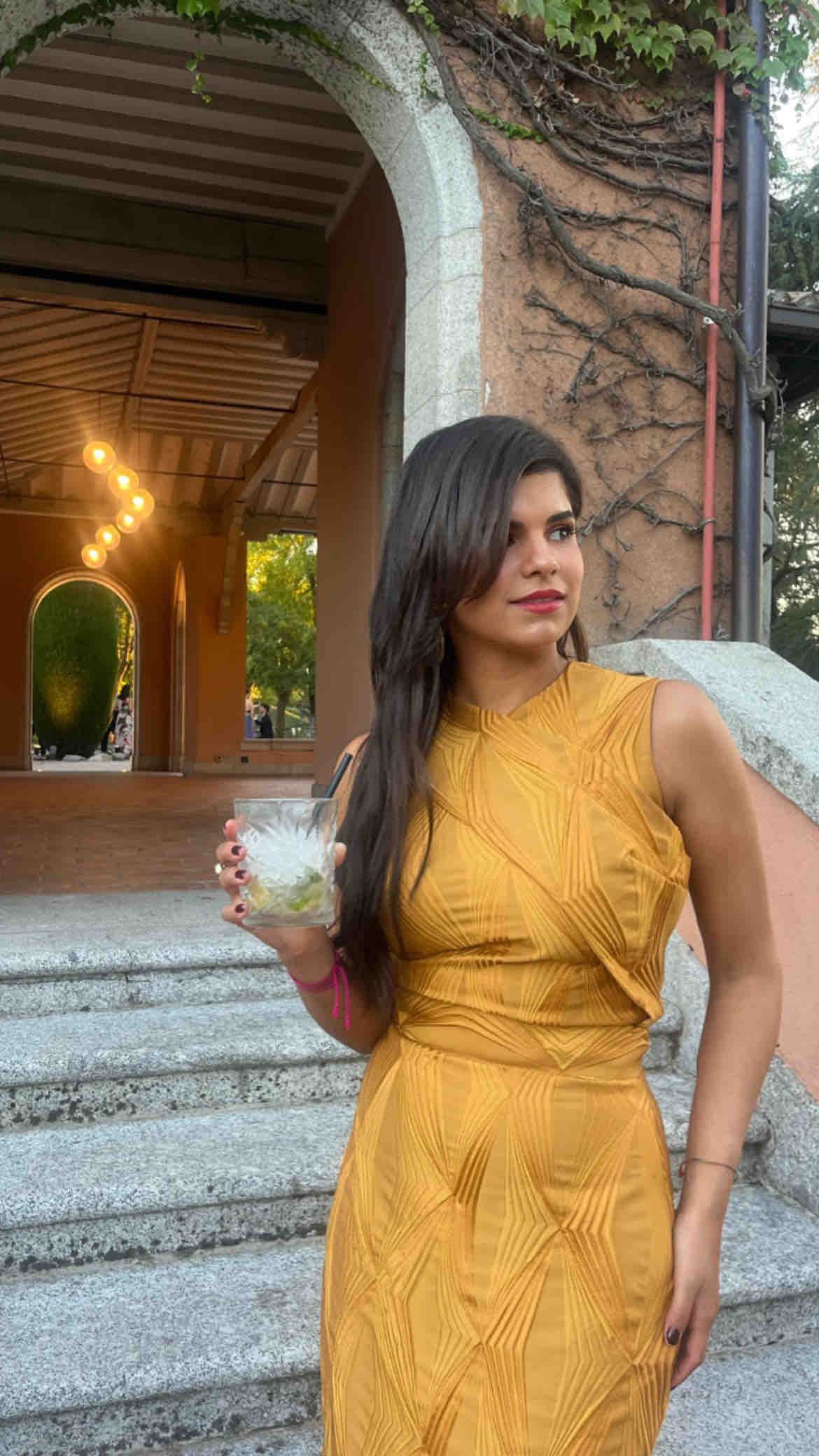 Alquiler Vestido amarillo,dorado | Jointy