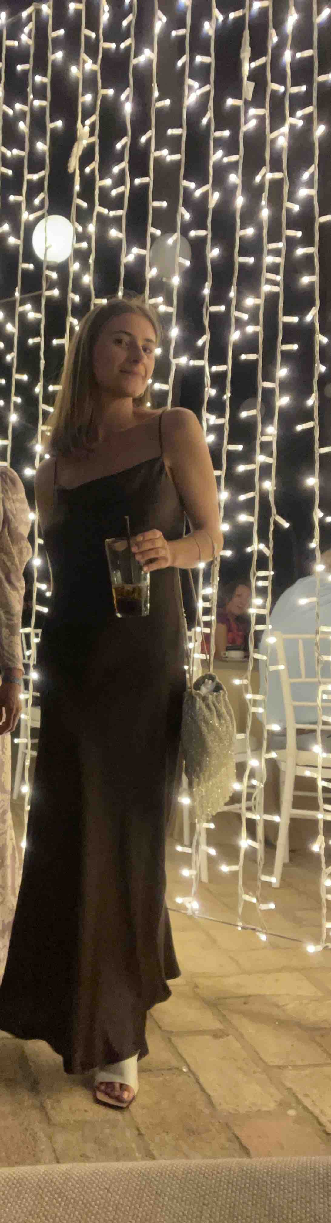 Alquiler Vestido invitada chocolate | Jointy