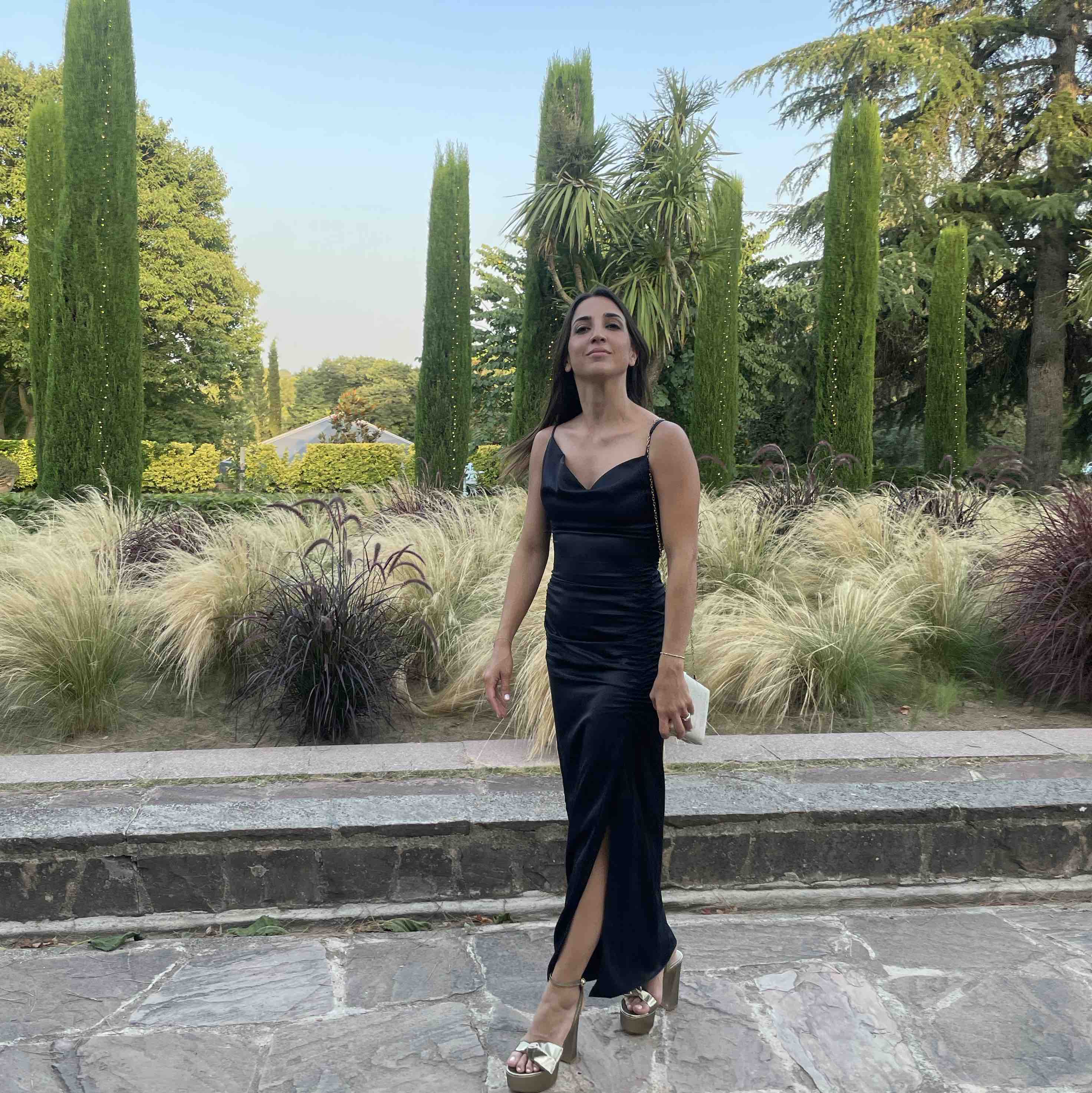 Alquilar Vestido Midi Negro de Maje - vestido de invitada en Barcelona en Jointy
