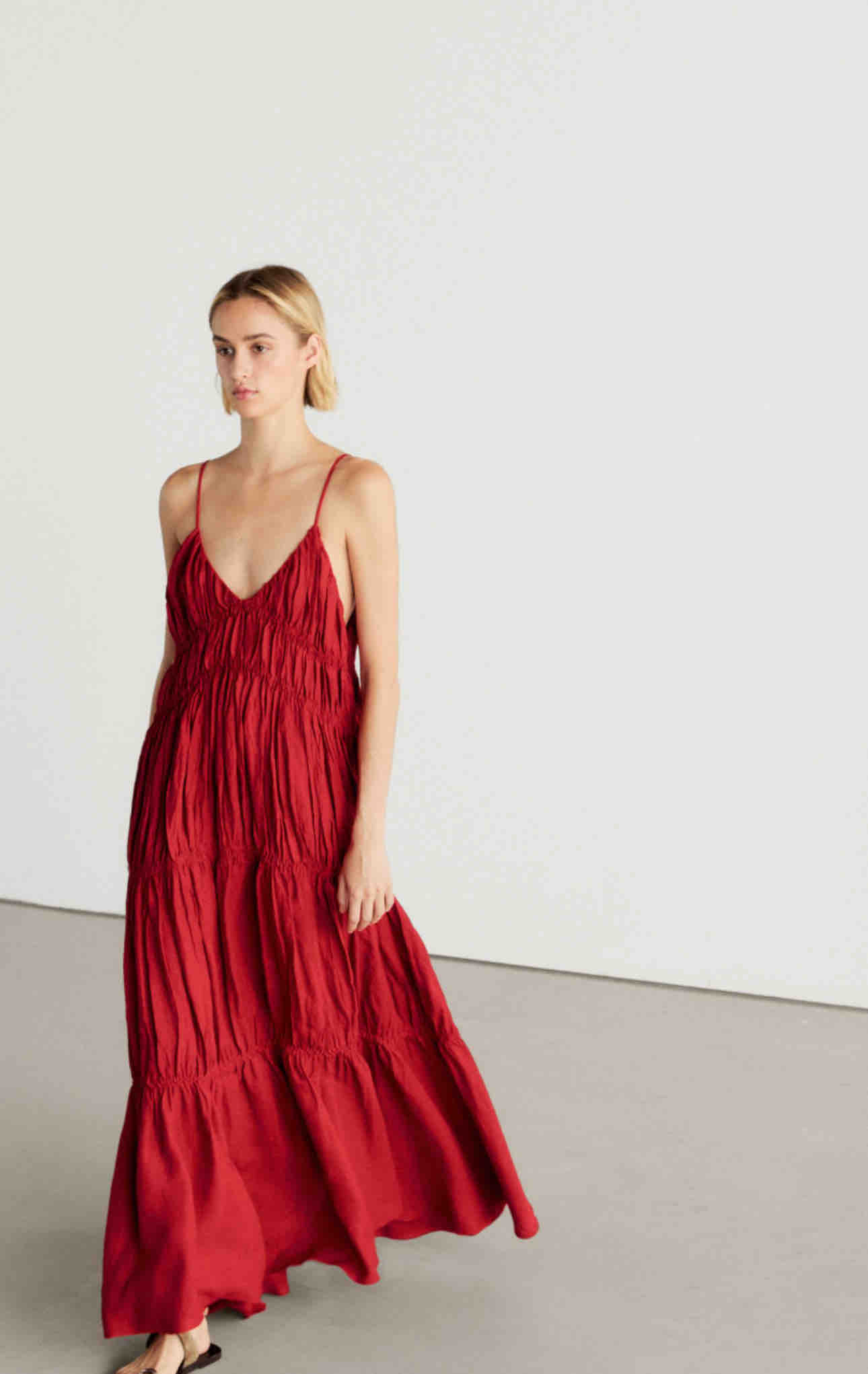 Alquiler Vestido rojo fruncido Massimo Dutti talla M | Jointy