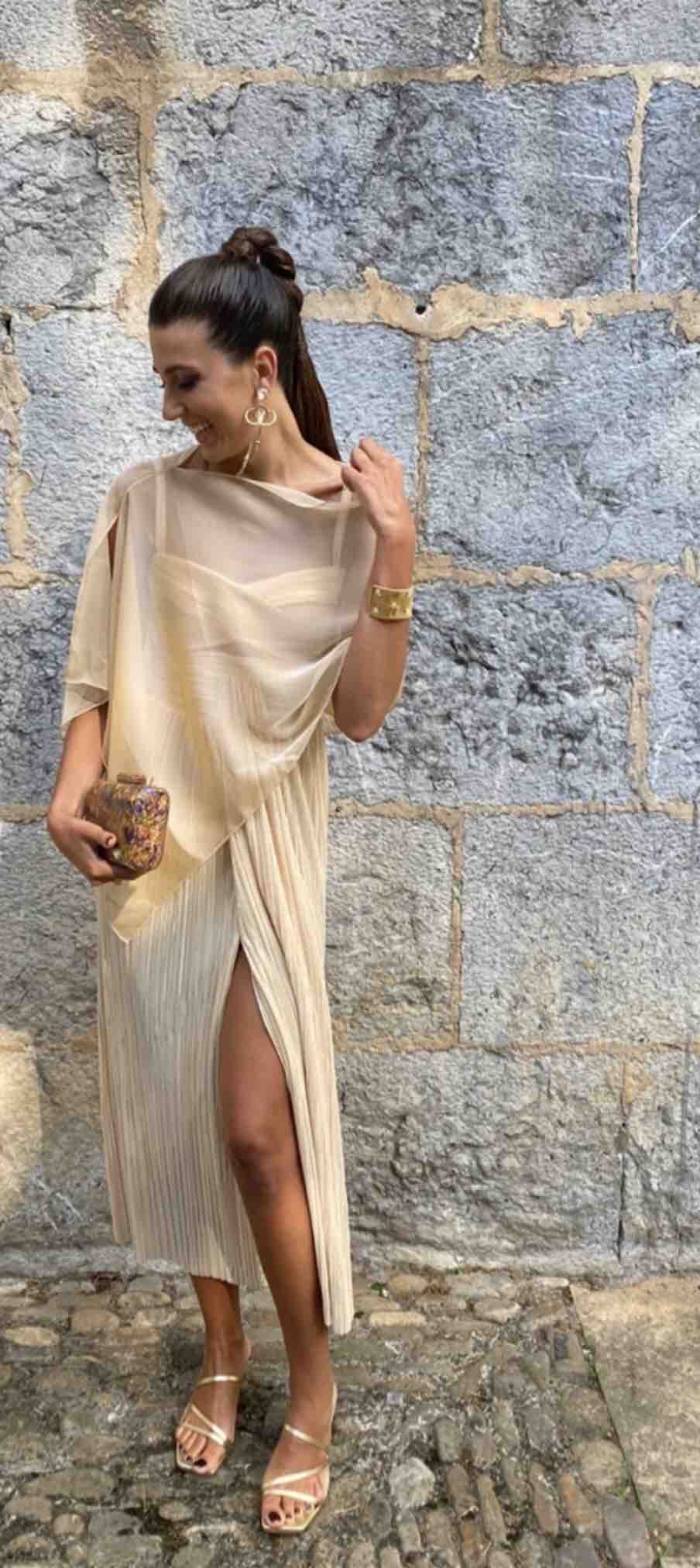 Alquiler Top con falda y capa | Jointy