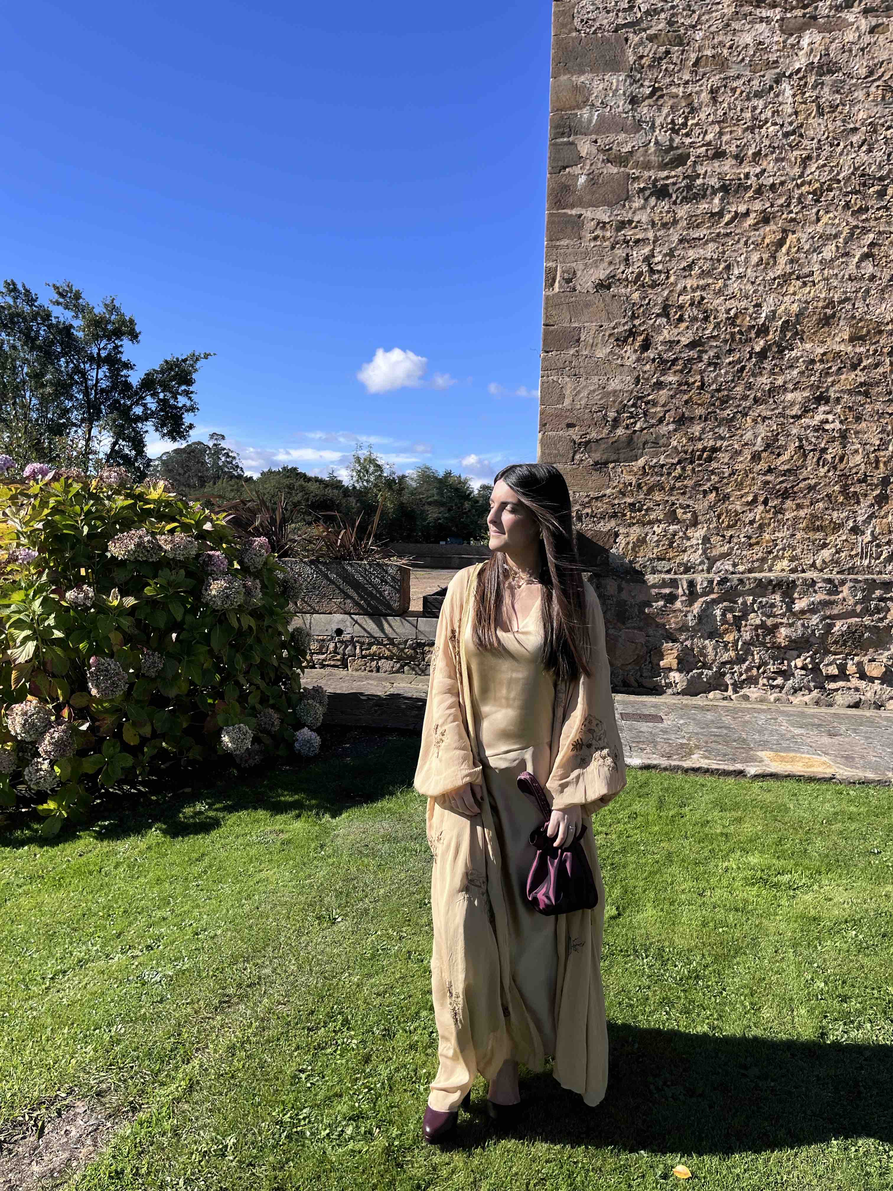 Alquiler Vestido Bimani dorado | Jointy