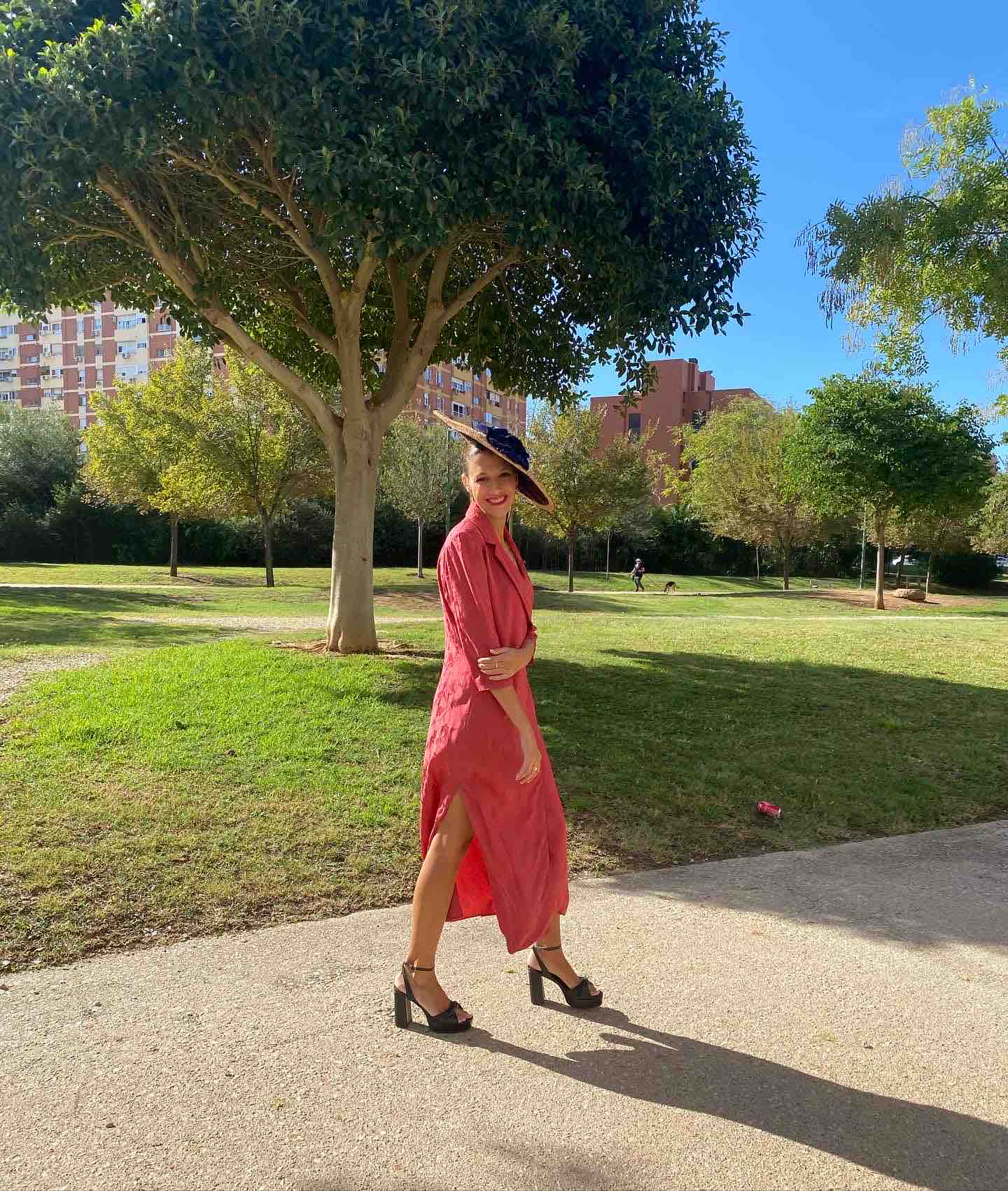 Alquiler Vestido ideal y elegante de bodas en un coral rosado | Jointy