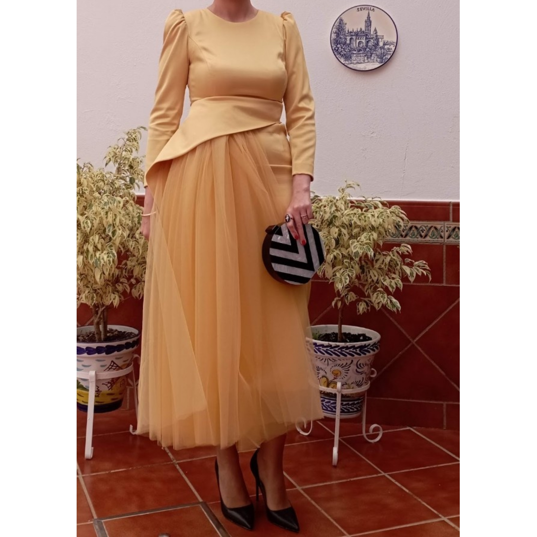Alquiler vestido invitada a boda sobrefalda tul | Jointy