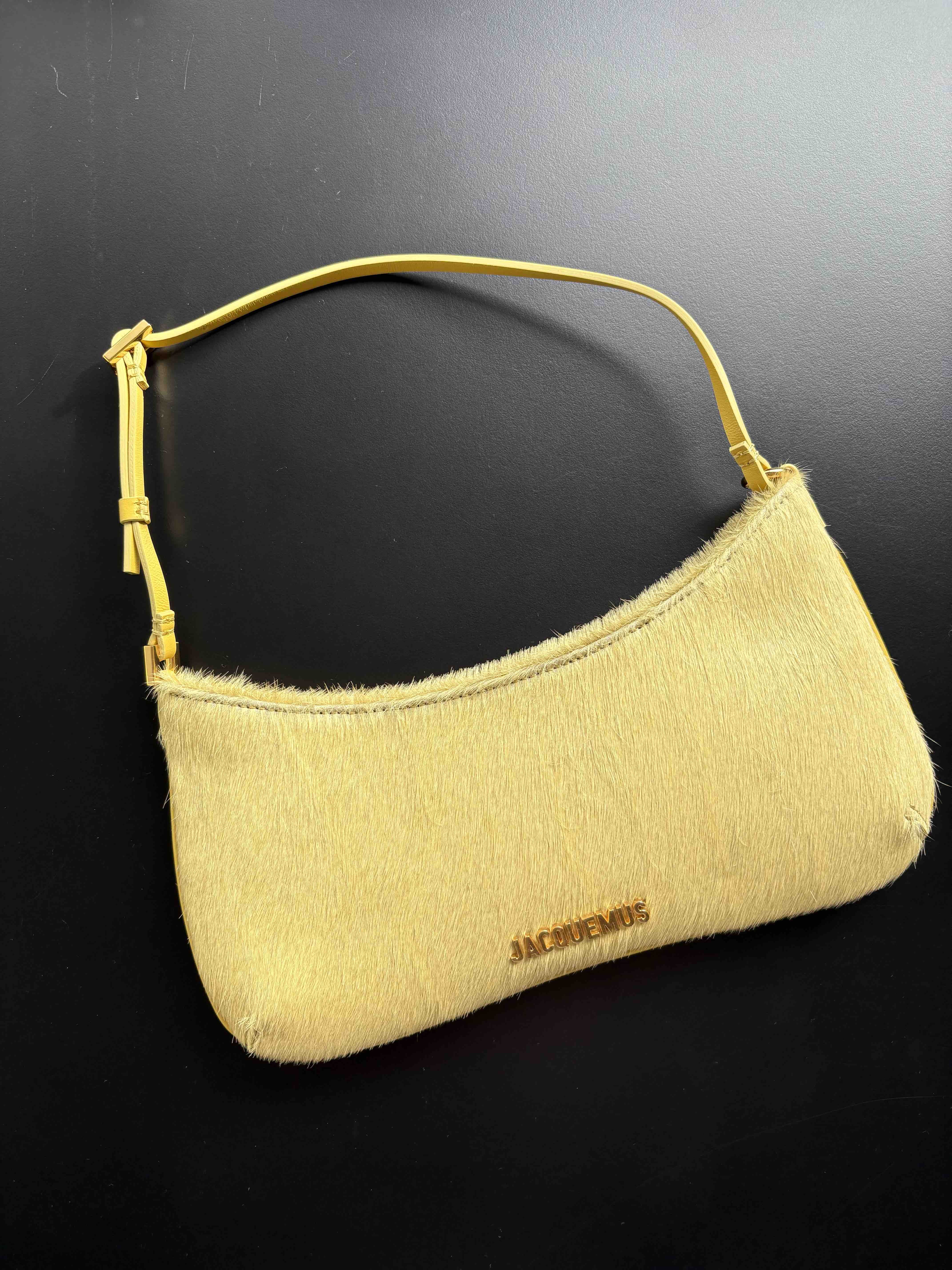 Alquiler Bolso jacquemus pelito amarillo | Jointy