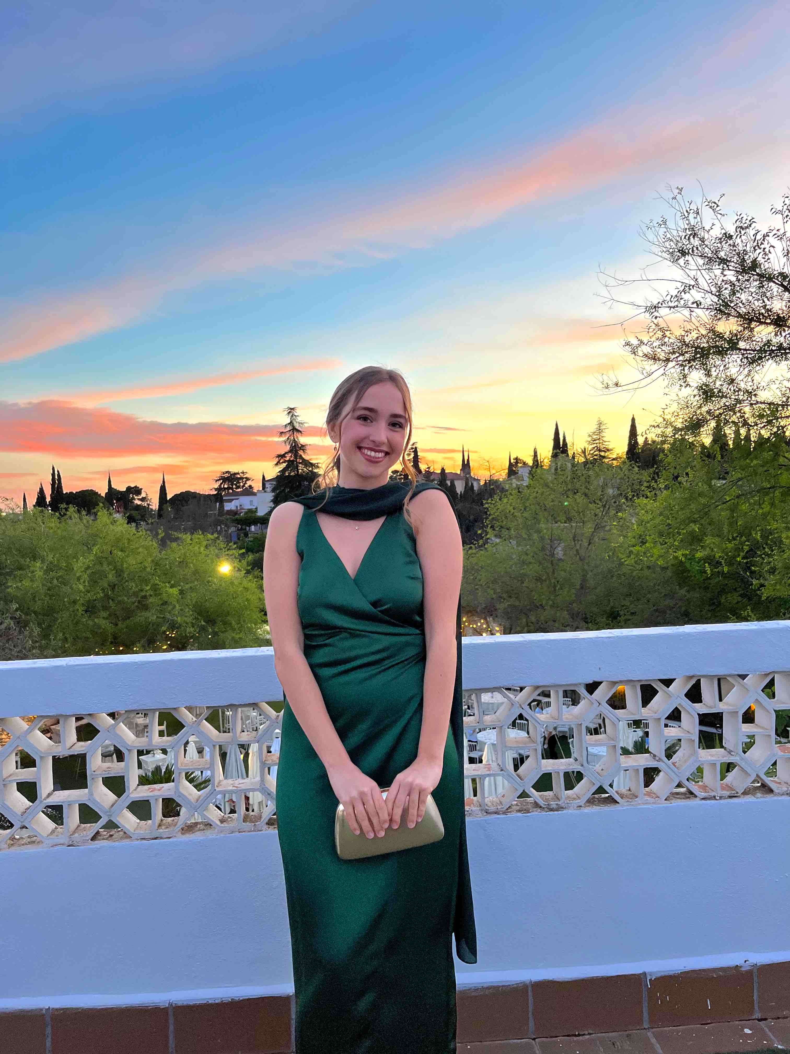 Alquiler Vestido The-Are con capa | Jointy