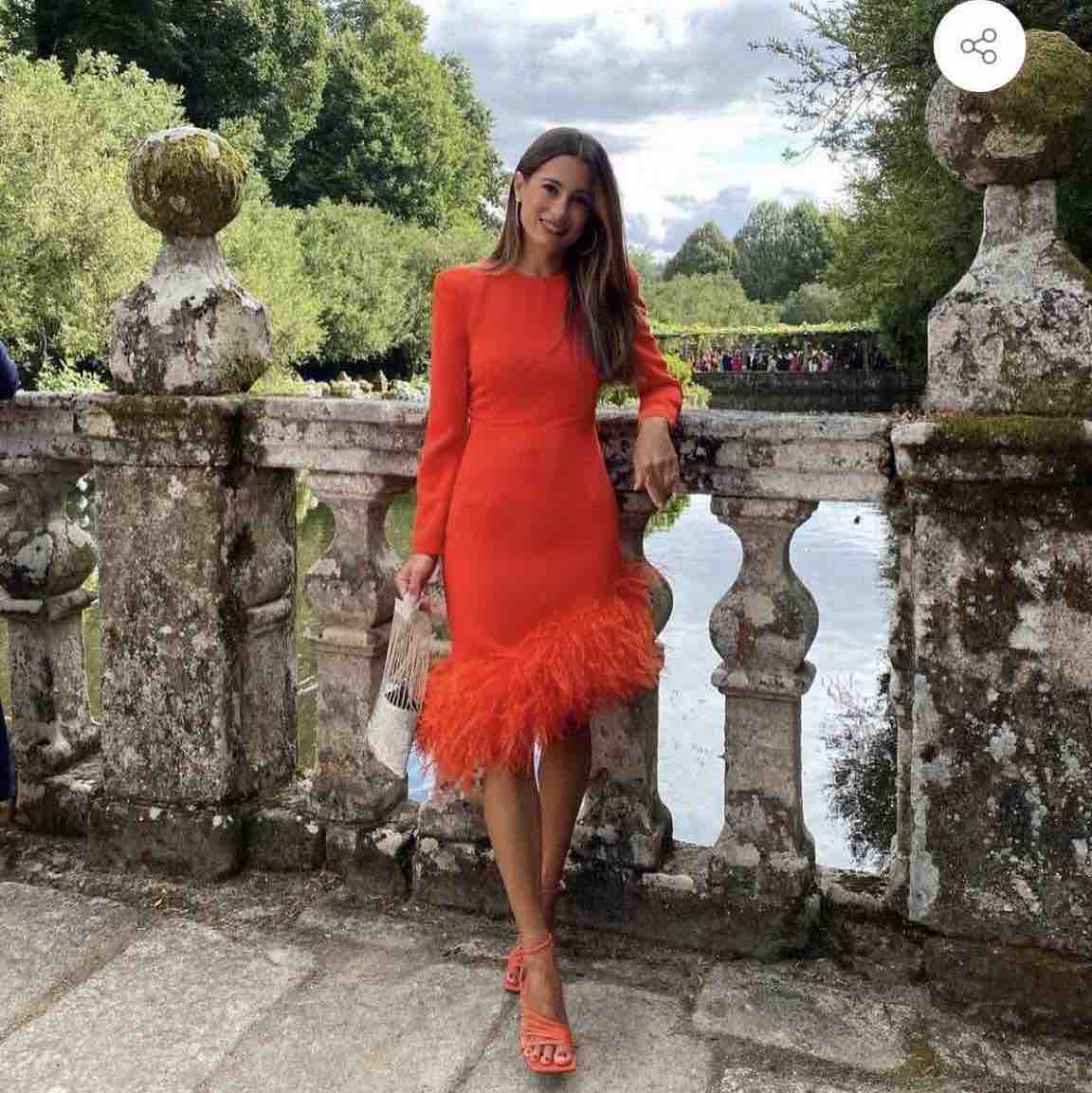 Alquiler Redondo Brand Sofía Rojo | Jointy