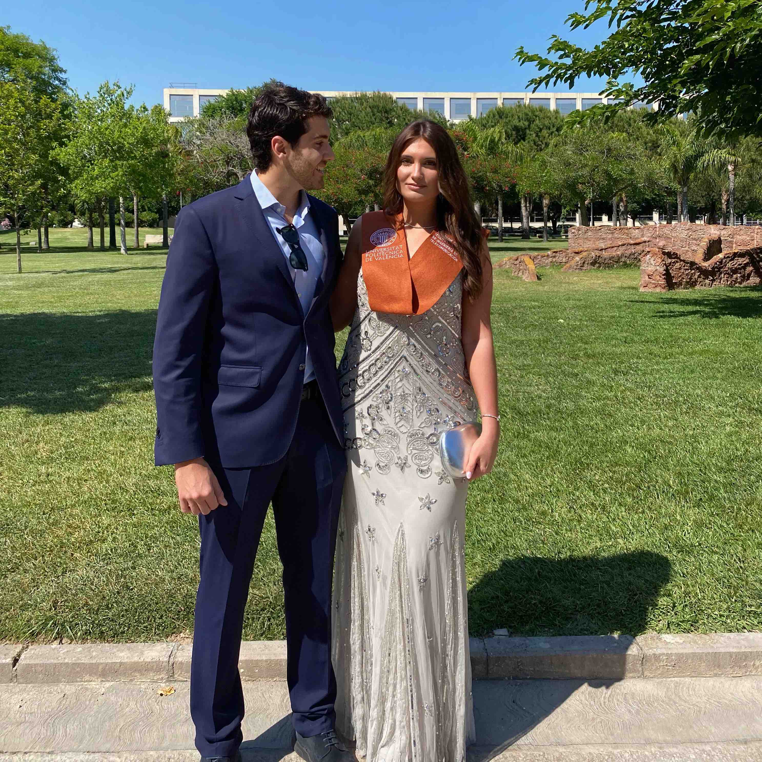 Alquiler Vestido largo de fiesta con pedrería y tirante fino | Jointy