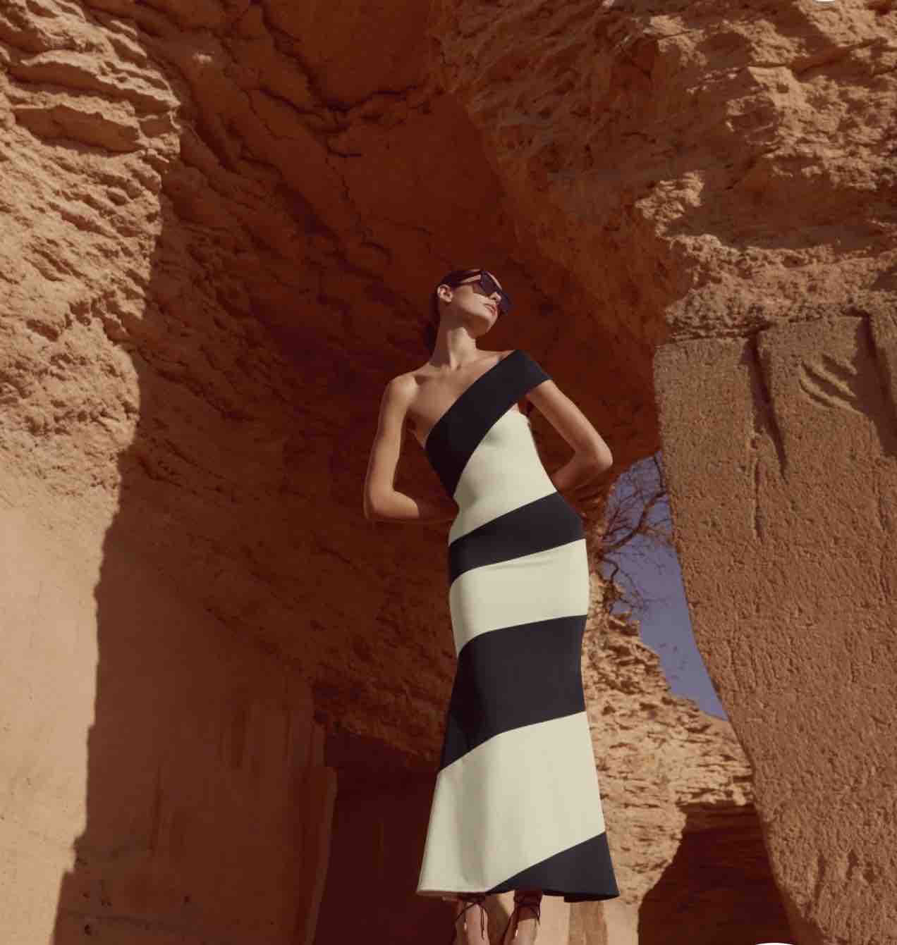 Alquiler Vestido Caliope Marino IQ | Jointy