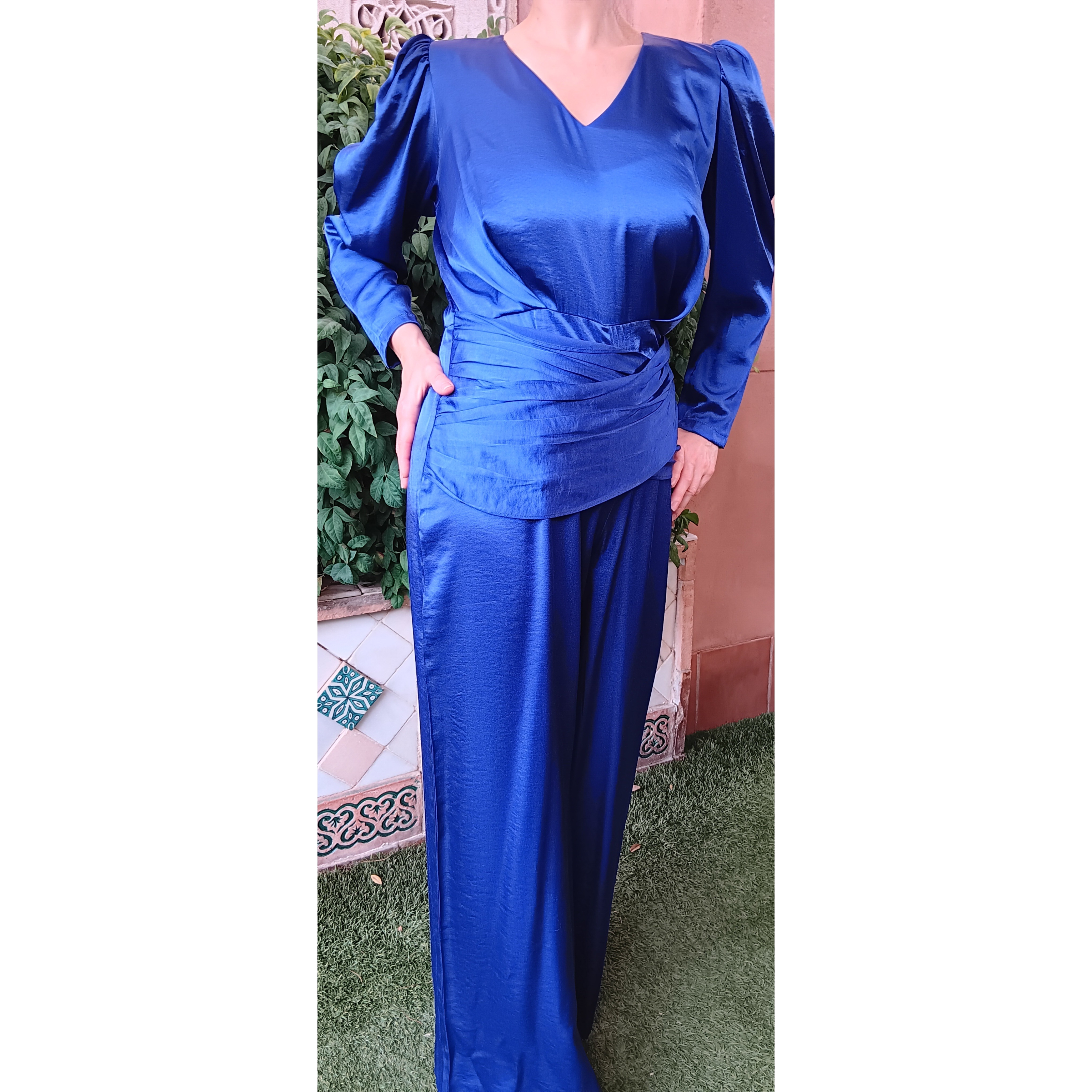 Alquiler Mono azul klein de Dolores Pronesas | Jointy