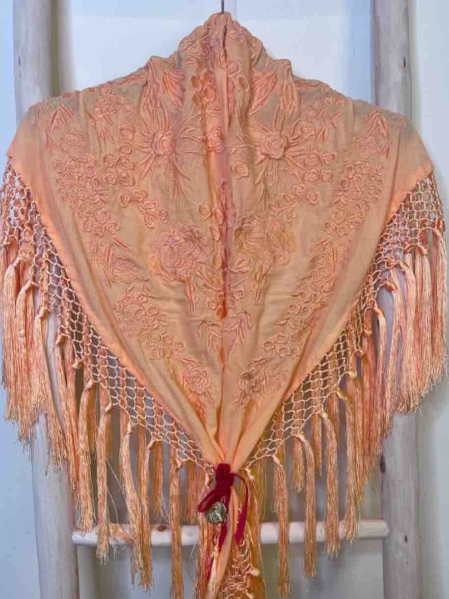 Alquiler Mantón flamenca | Jointy