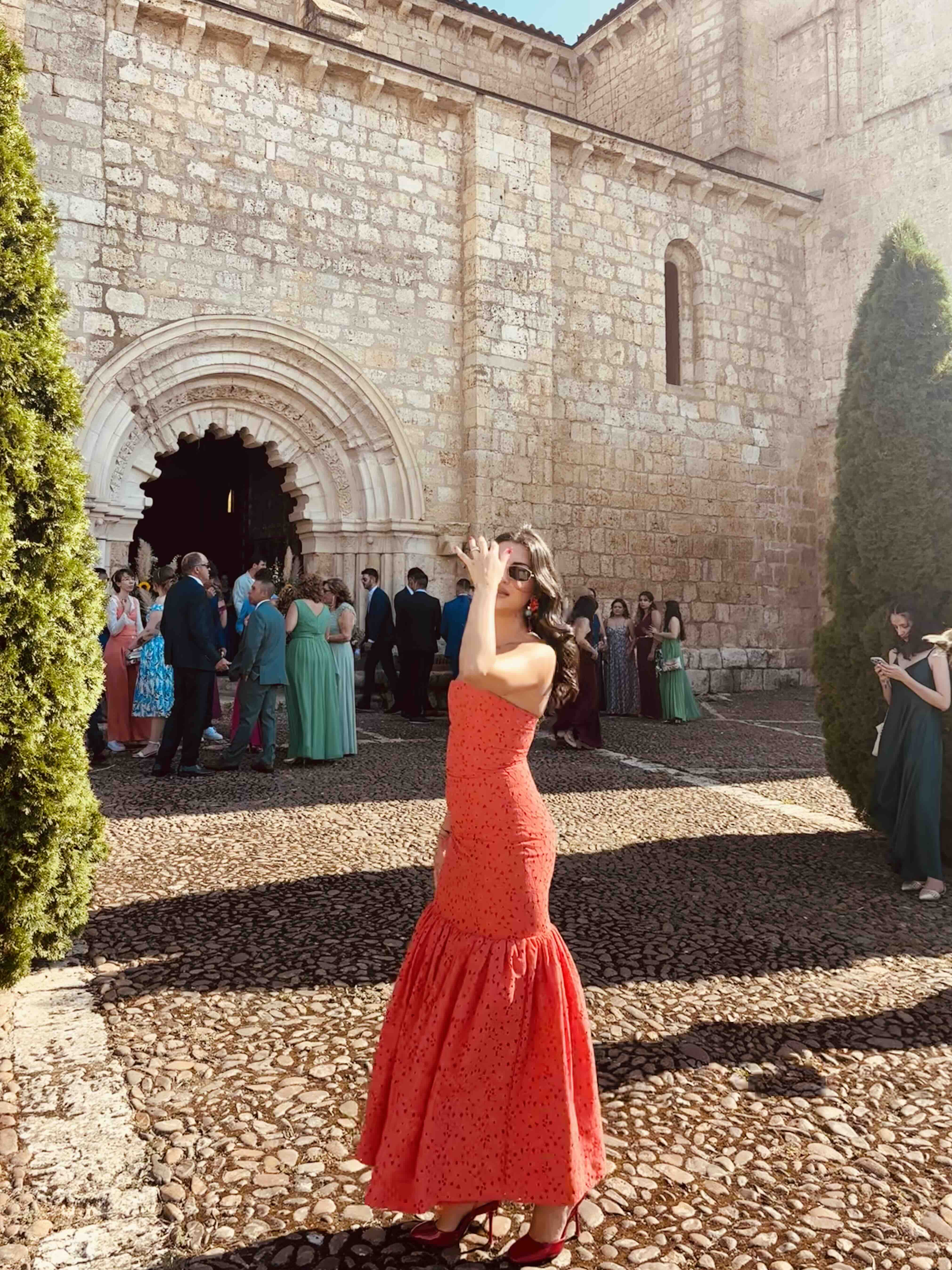 Alquiler Vestido invitada Redondo Brand | Jointy